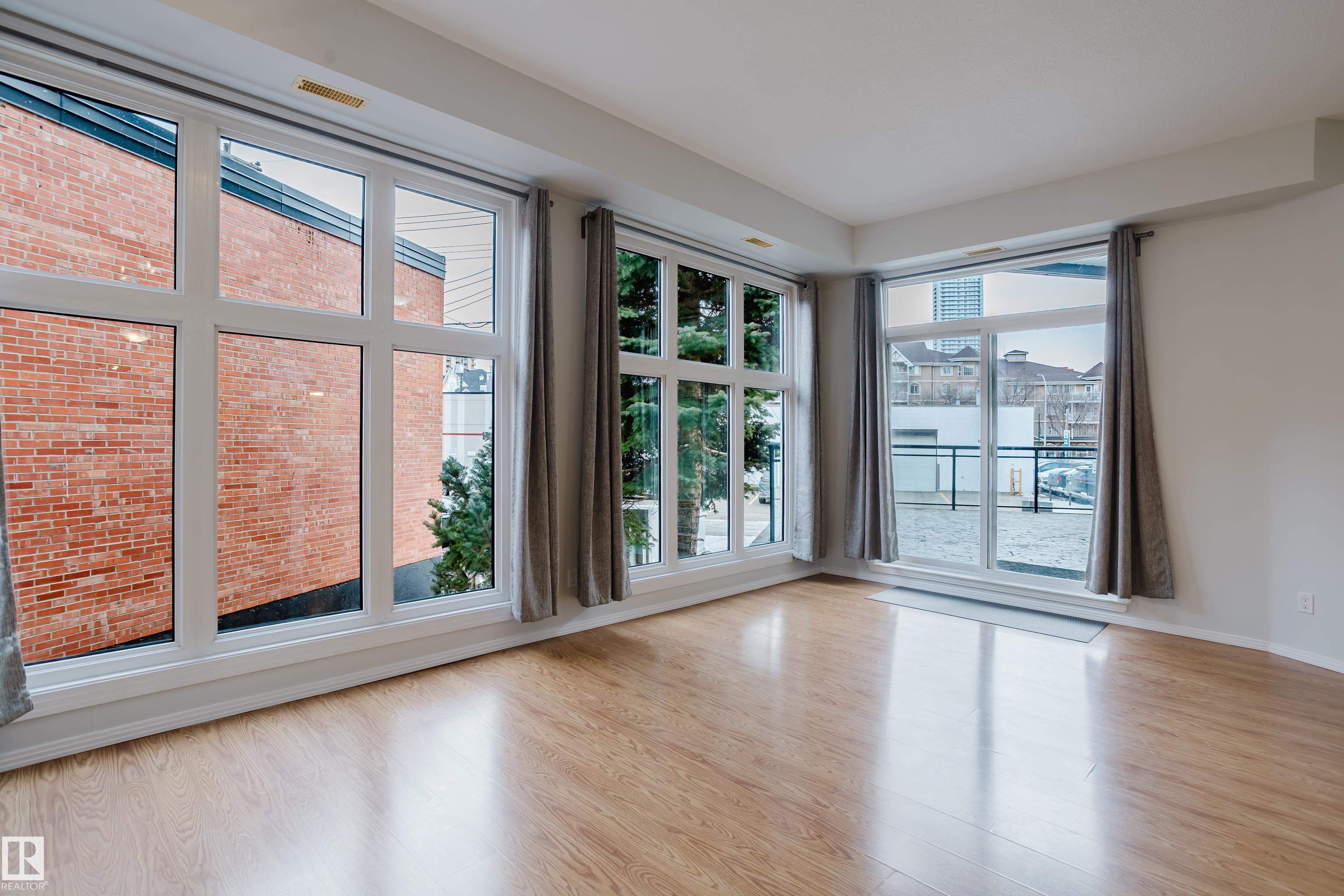 Fourth View of 207 10147 112 Street, Wîhkwêntôwin, Edmonton, Alberta, T5K 1M1