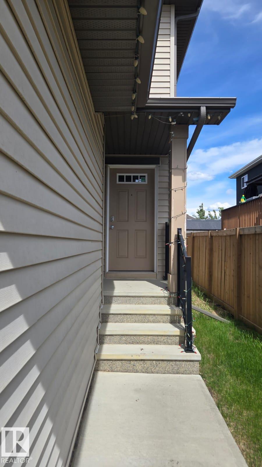 Second View of 1105 33A Street, Laurel, Edmonton, Alberta, T6T 2C4