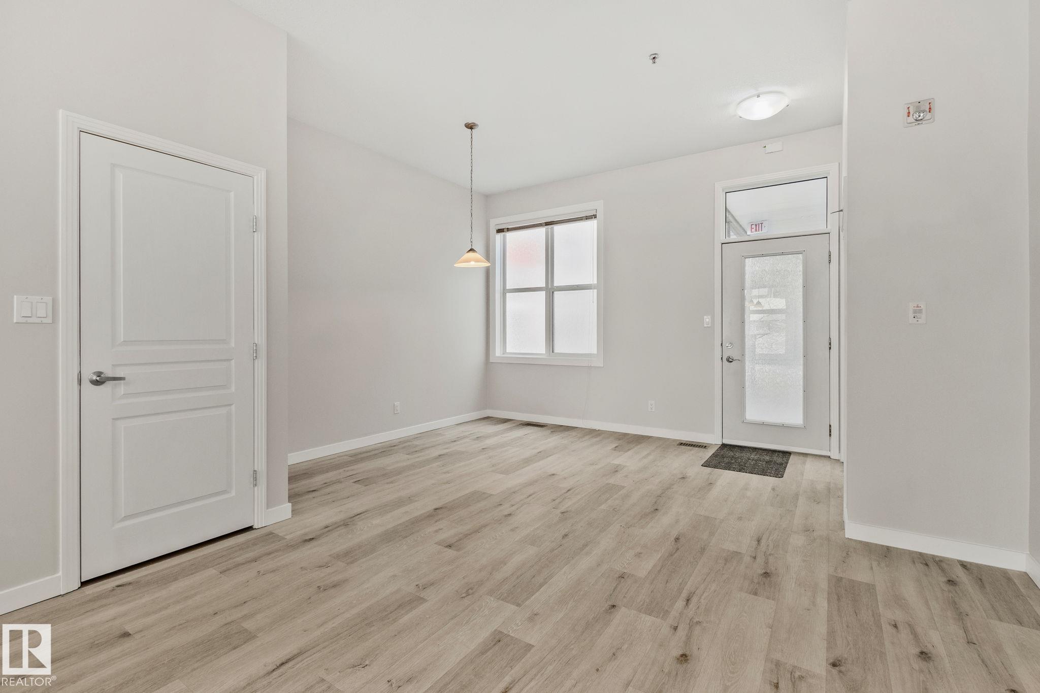 Fifth View of 423 10147 112 Street, Wîhkwêntôwin, Edmonton, Alberta, T5K 1M1