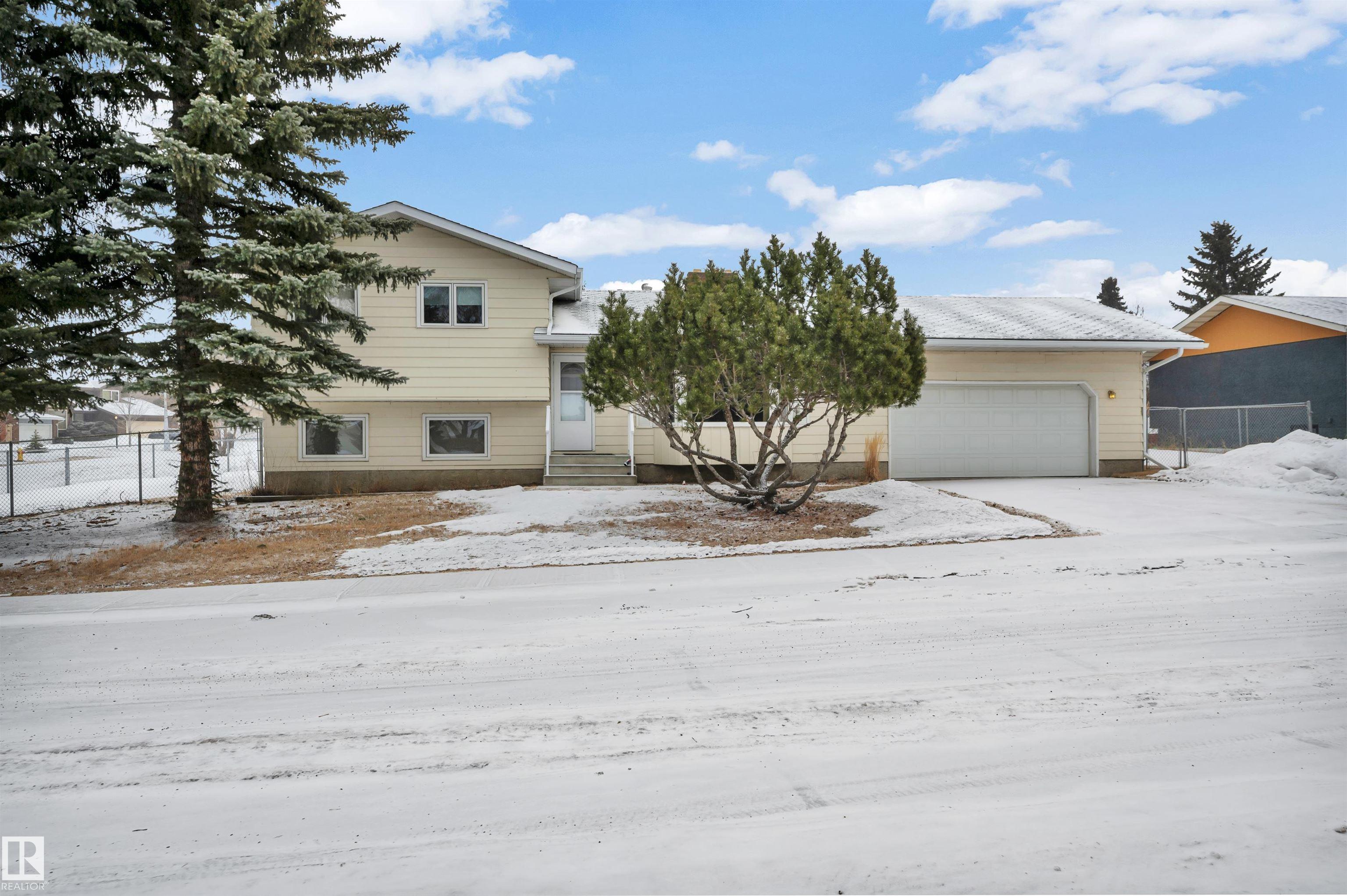 39 WOODSTOCK Drive, E4477458, Alberta,