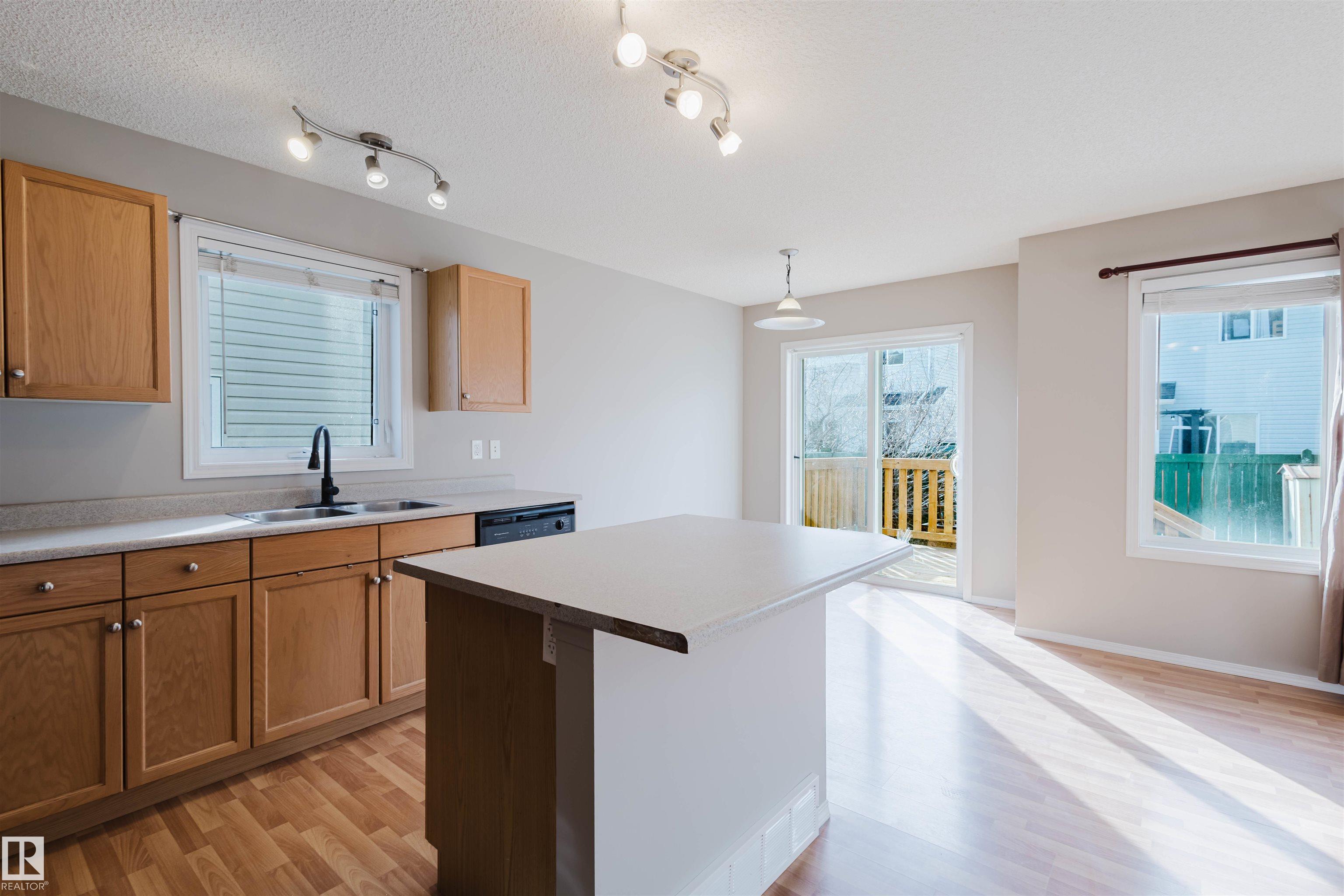 Fifth View of 29 115 CHESTERMERE Drive, Lakeland Ridge, Sherwood Park, Alberta, T8H 2W4