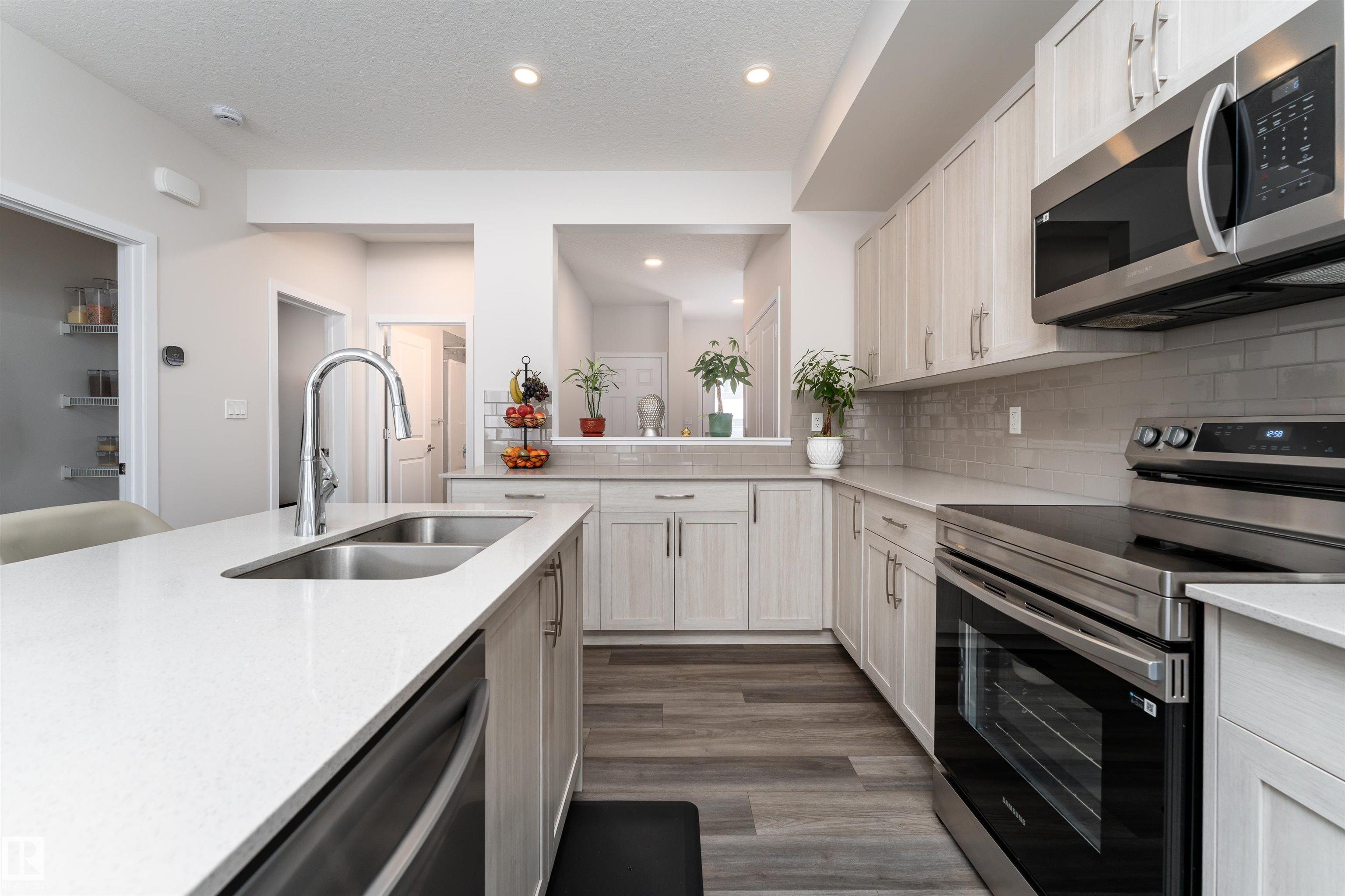 Third View of 2120 MUCKLEPLUM Crescent, The Orchards At Ellerslie, Edmonton, Alberta, T6X 3H1