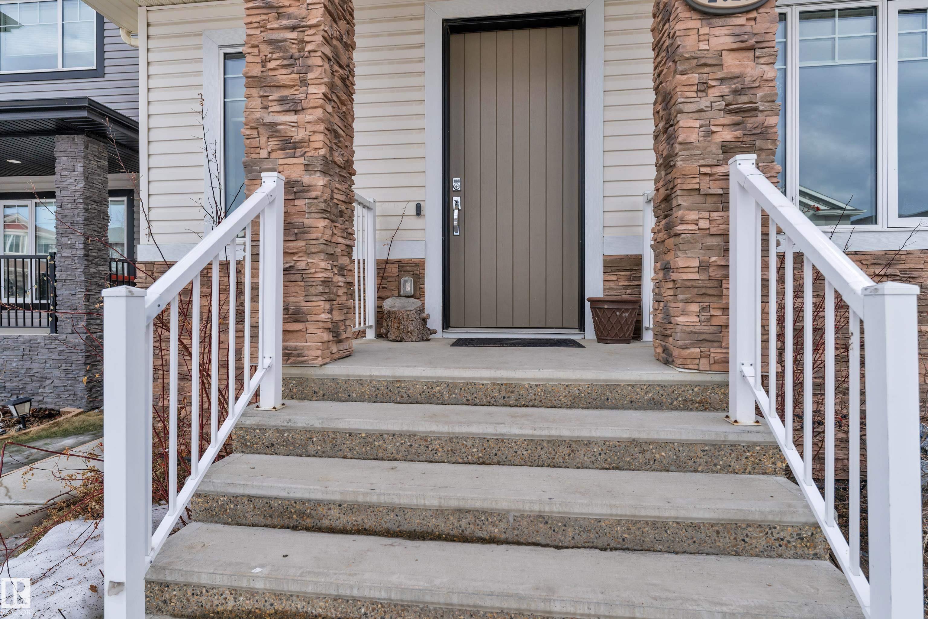 Second View of 2615 21 Avenue, Laurel, Edmonton, Alberta, T6T 0Y6