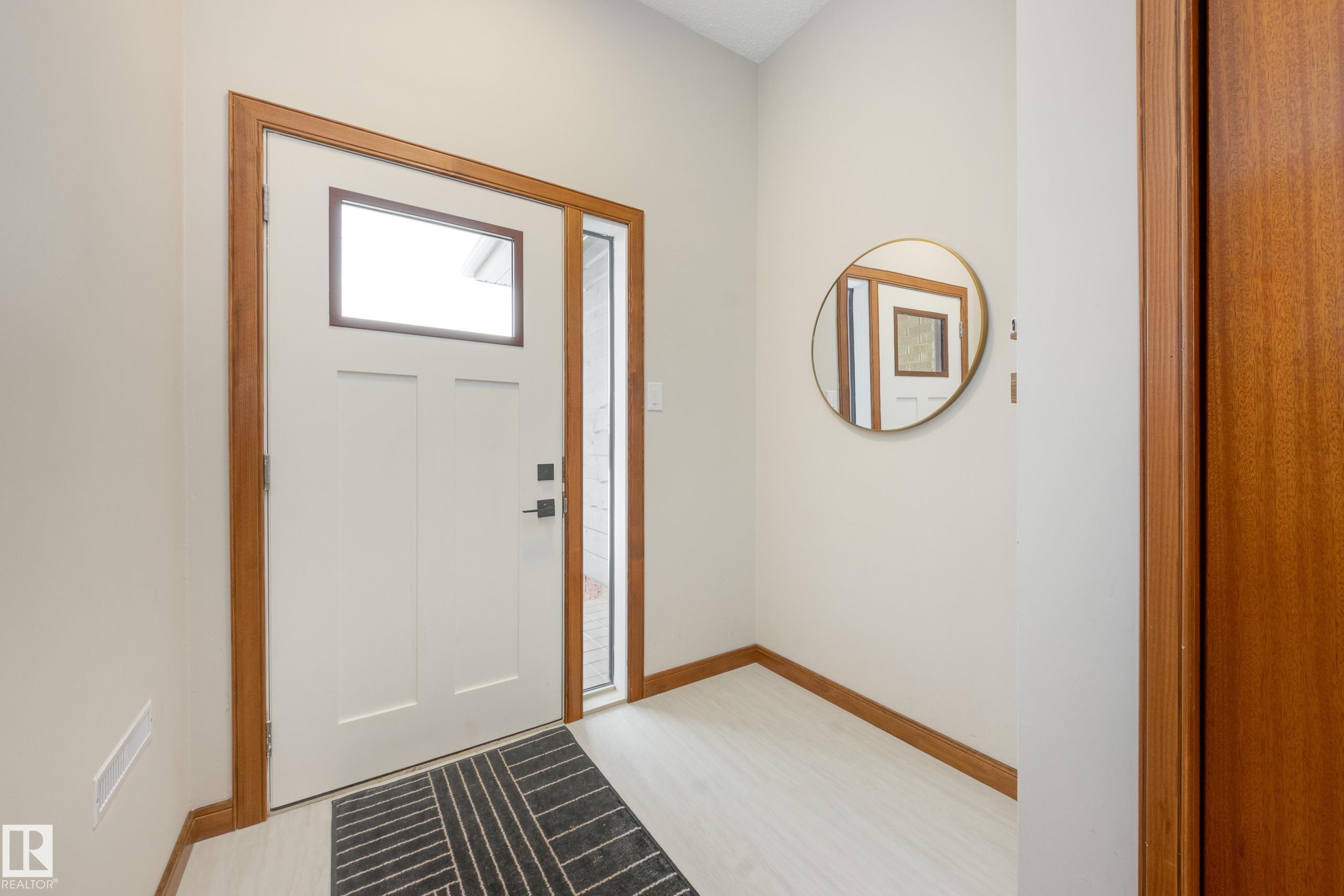 Third View of 10648 75 Street, Forest Heights (Edmonton), Edmonton, Alberta, T6A 2Z9