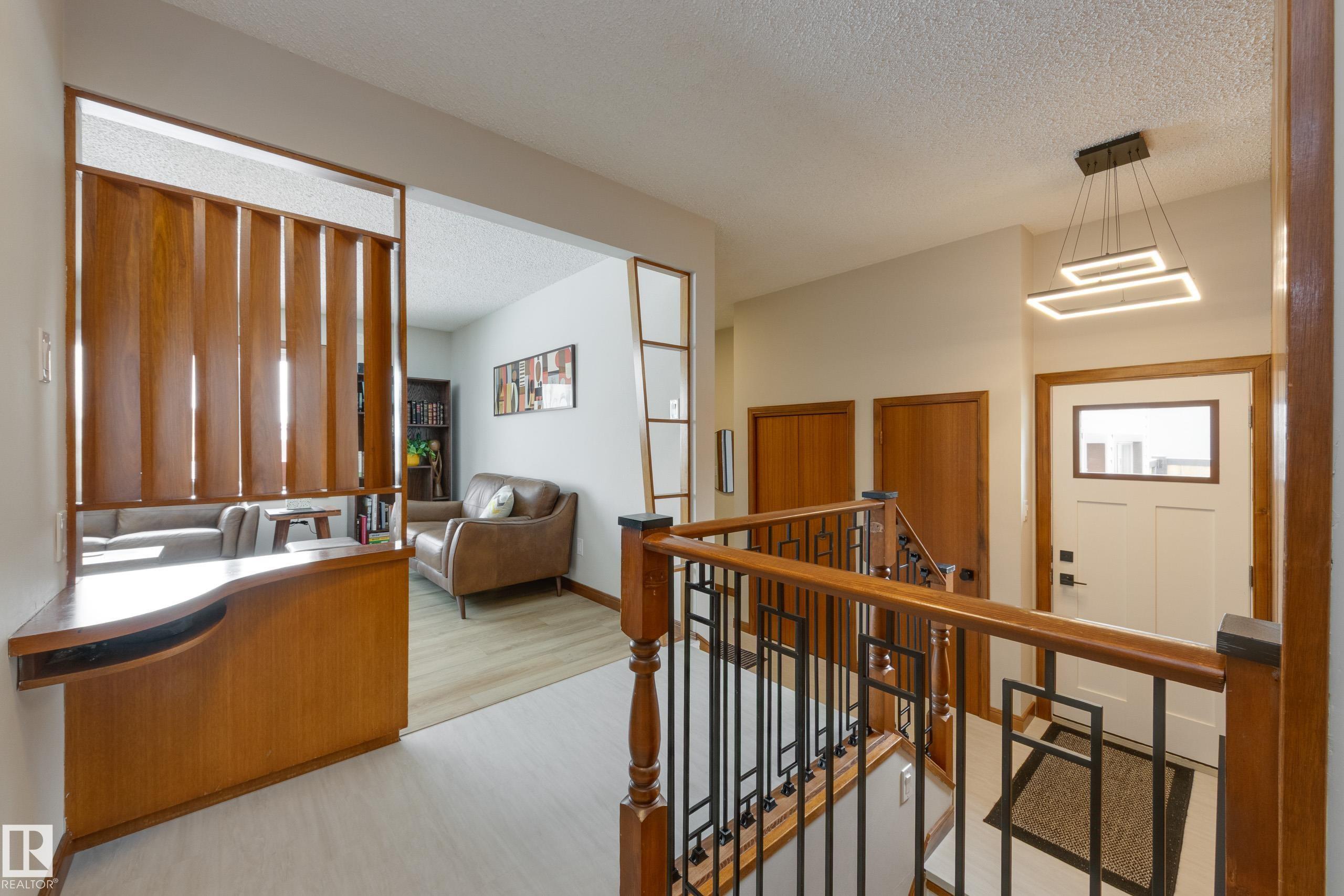 Fifth View of 10648 75 Street, Forest Heights (Edmonton), Edmonton, Alberta, T6A 2Z9