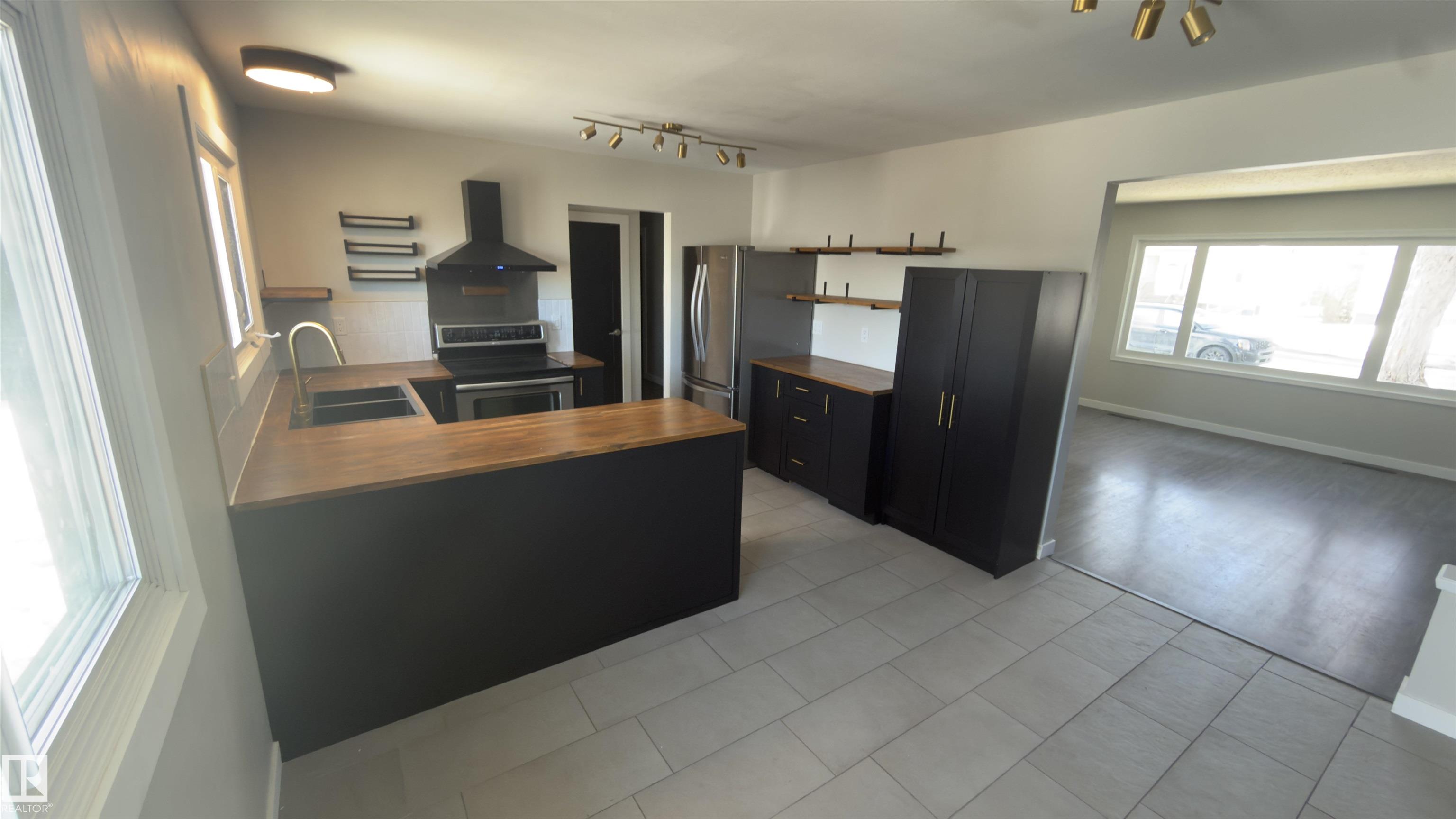 Fifth View of 12121 38 Street, Beacon Heights, Edmonton, Alberta, T5W 2H9