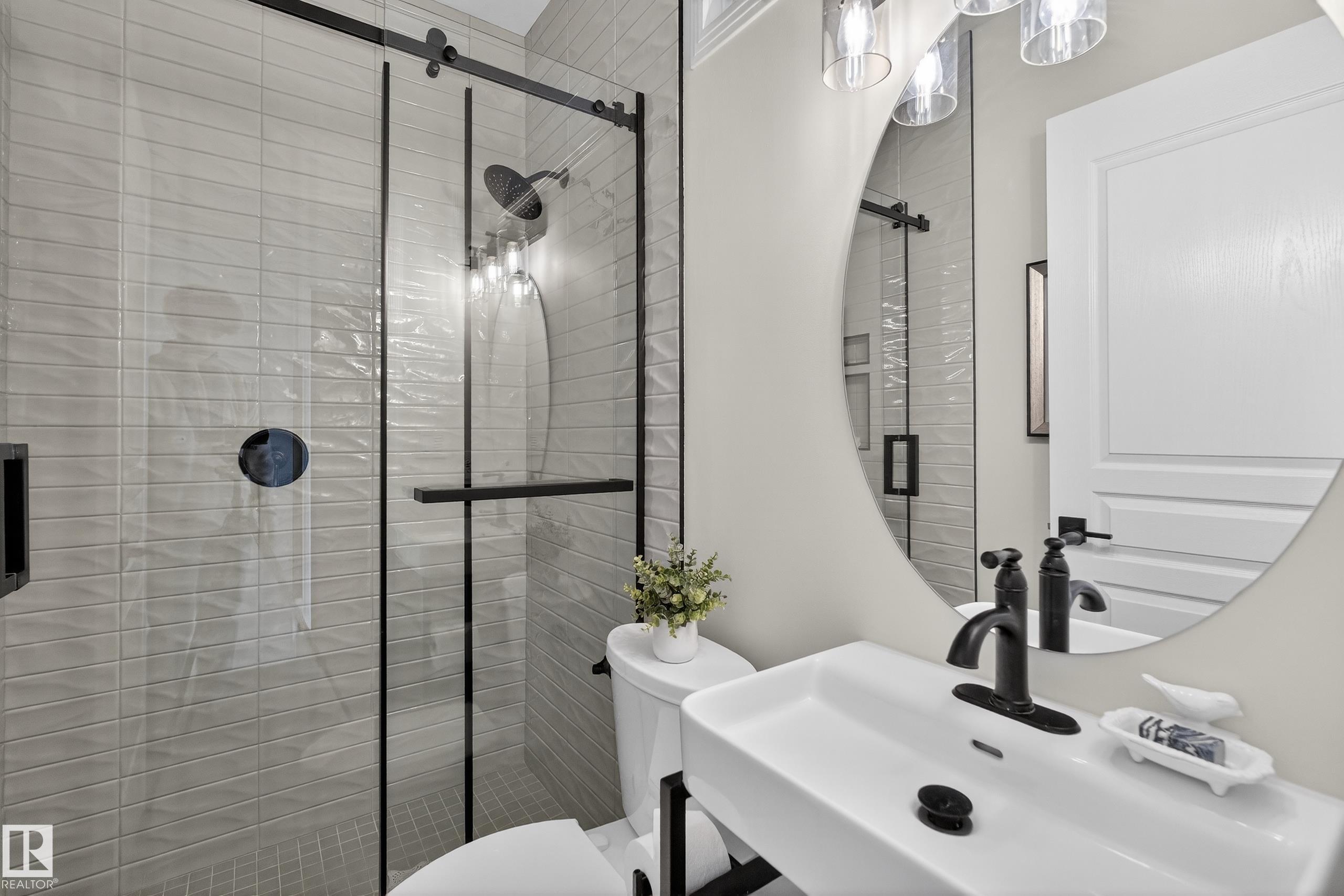 Third View of 412 10728 82 Avenue, Garneau, Edmonton, Alberta, T6E 6P5