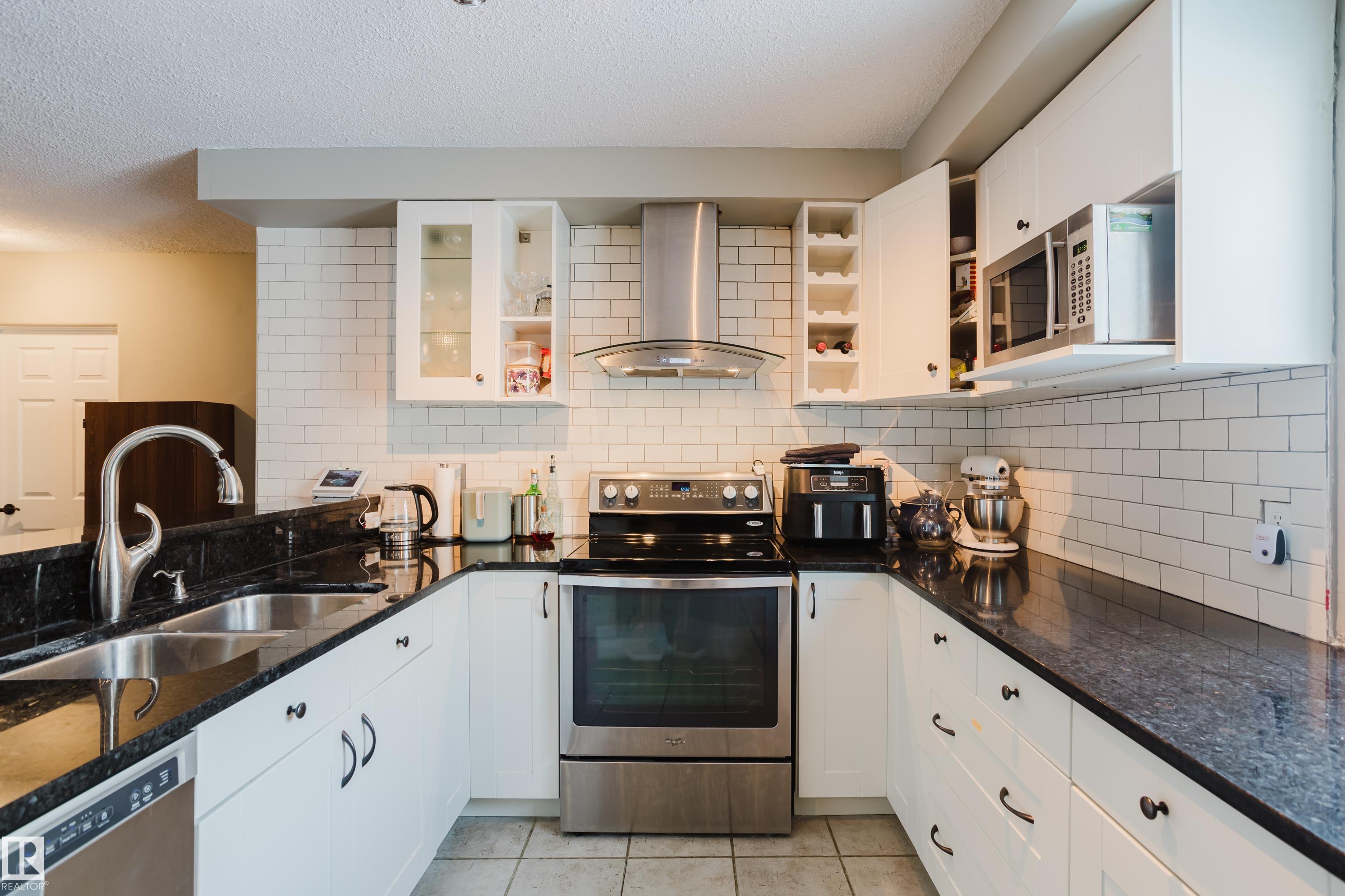 Fifth View of 14632 95 Avenue, Crestwood, Edmonton, Alberta, T5N 0B3