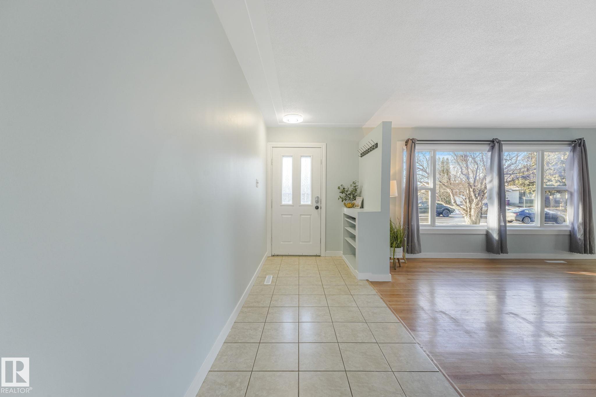 Fourth View of 15704 91 Avenue, Meadowlark Park (Edmonton), Edmonton, Alberta, T5R 5A1