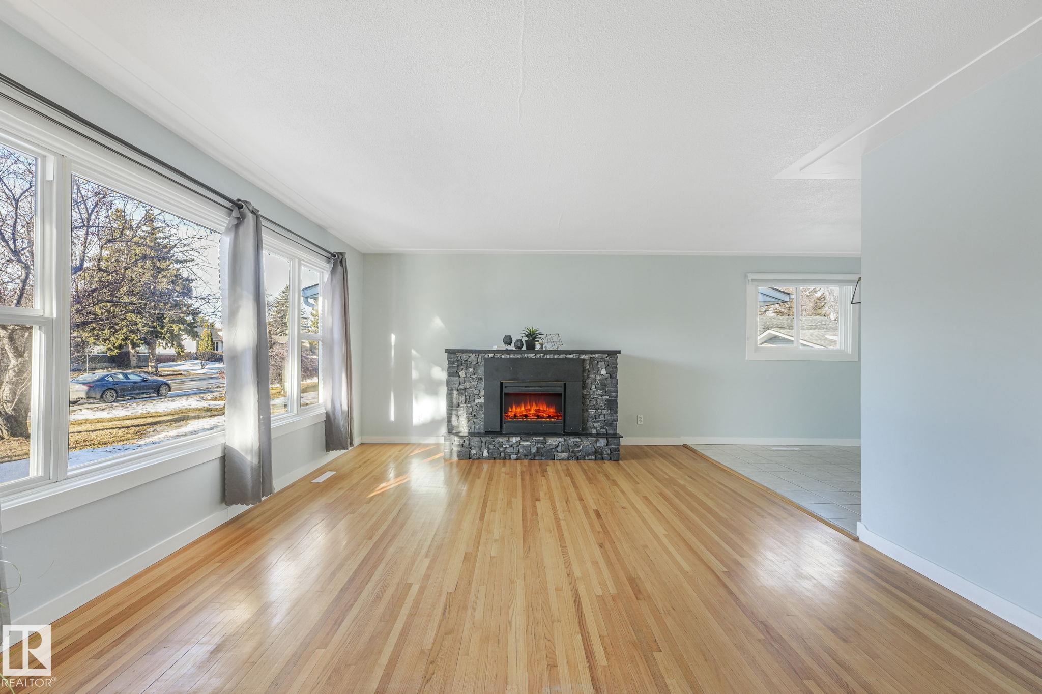 Fifth View of 15704 91 Avenue, Meadowlark Park (Edmonton), Edmonton, Alberta, T5R 5A1