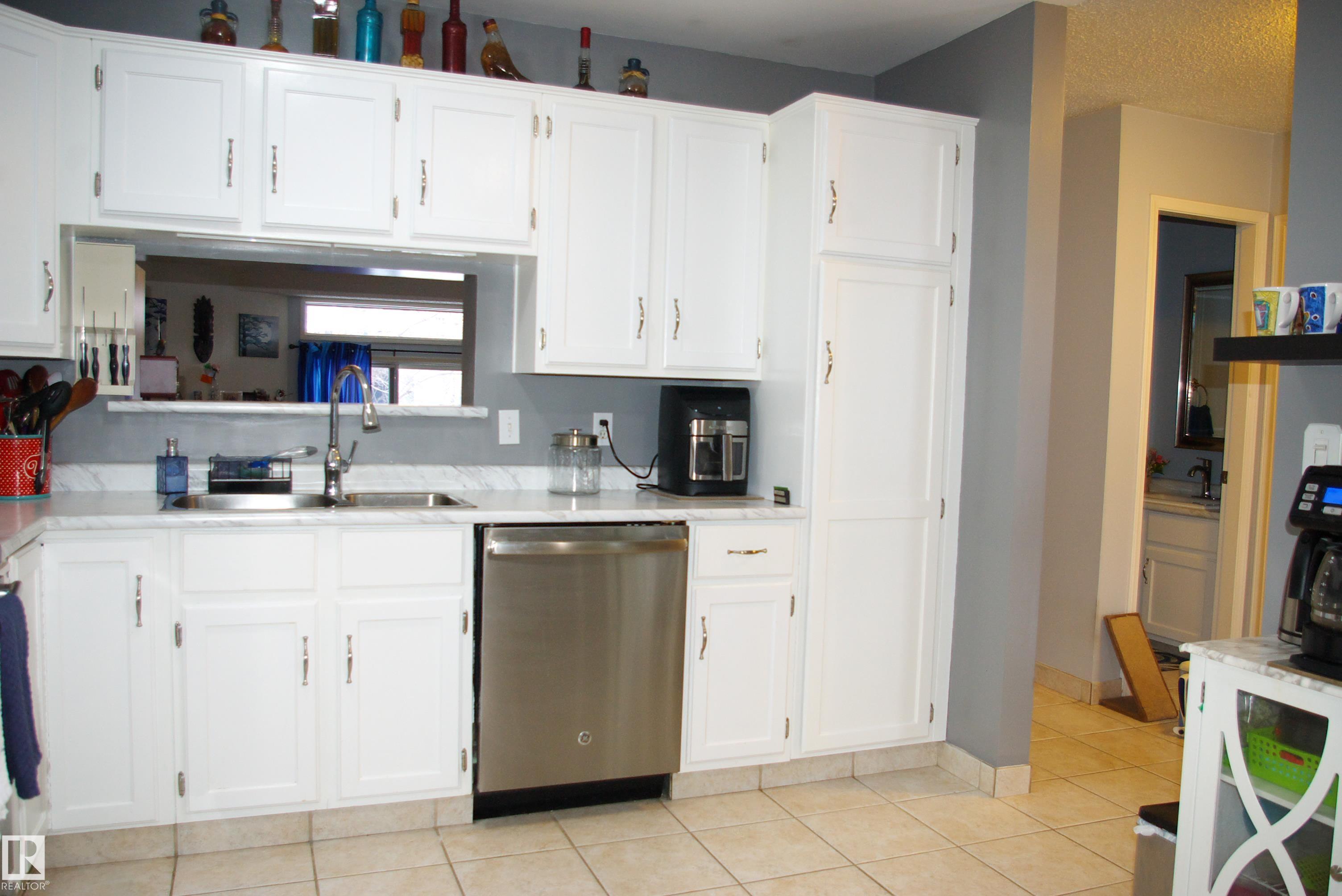 Fourth View of 208 LAKESIDE Green, Grandin, St. Albert, Alberta, T8N 3T3