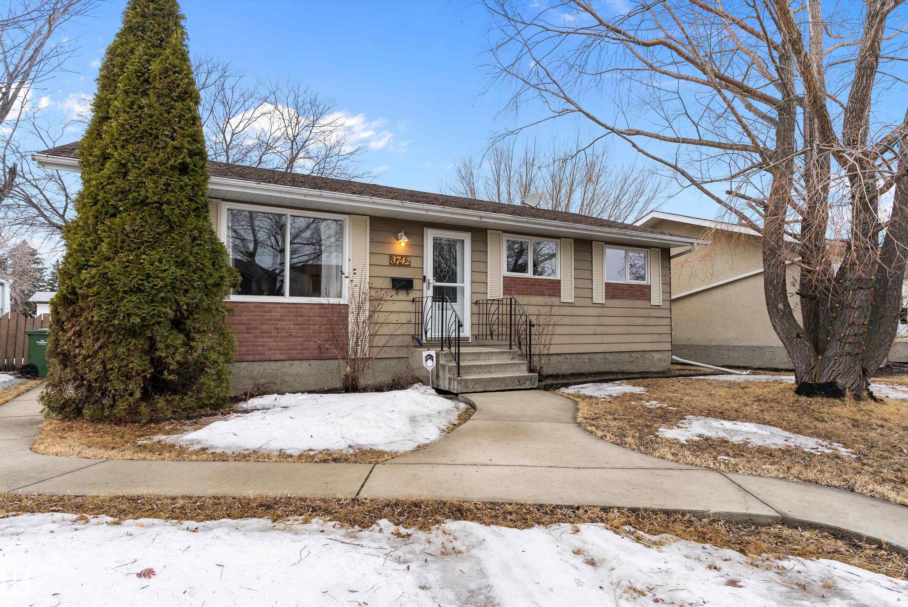 Second View of 3742 53 Street, Lynalta, Wetaskiwin, Alberta, T9A 2K7