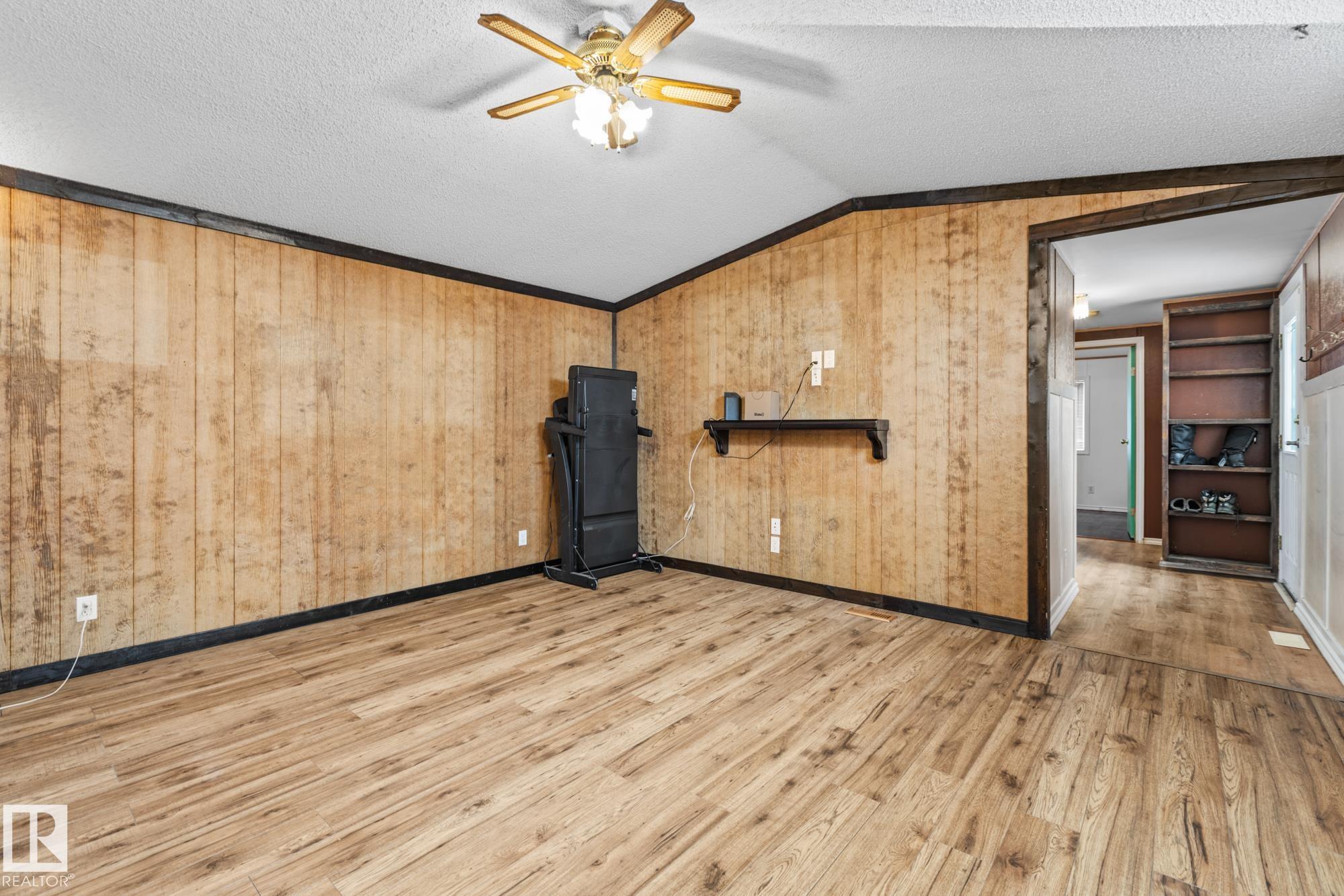 Fifth View of 2863 lakeside close, Westview Village, Edmonton, Alberta, T5S 1T5