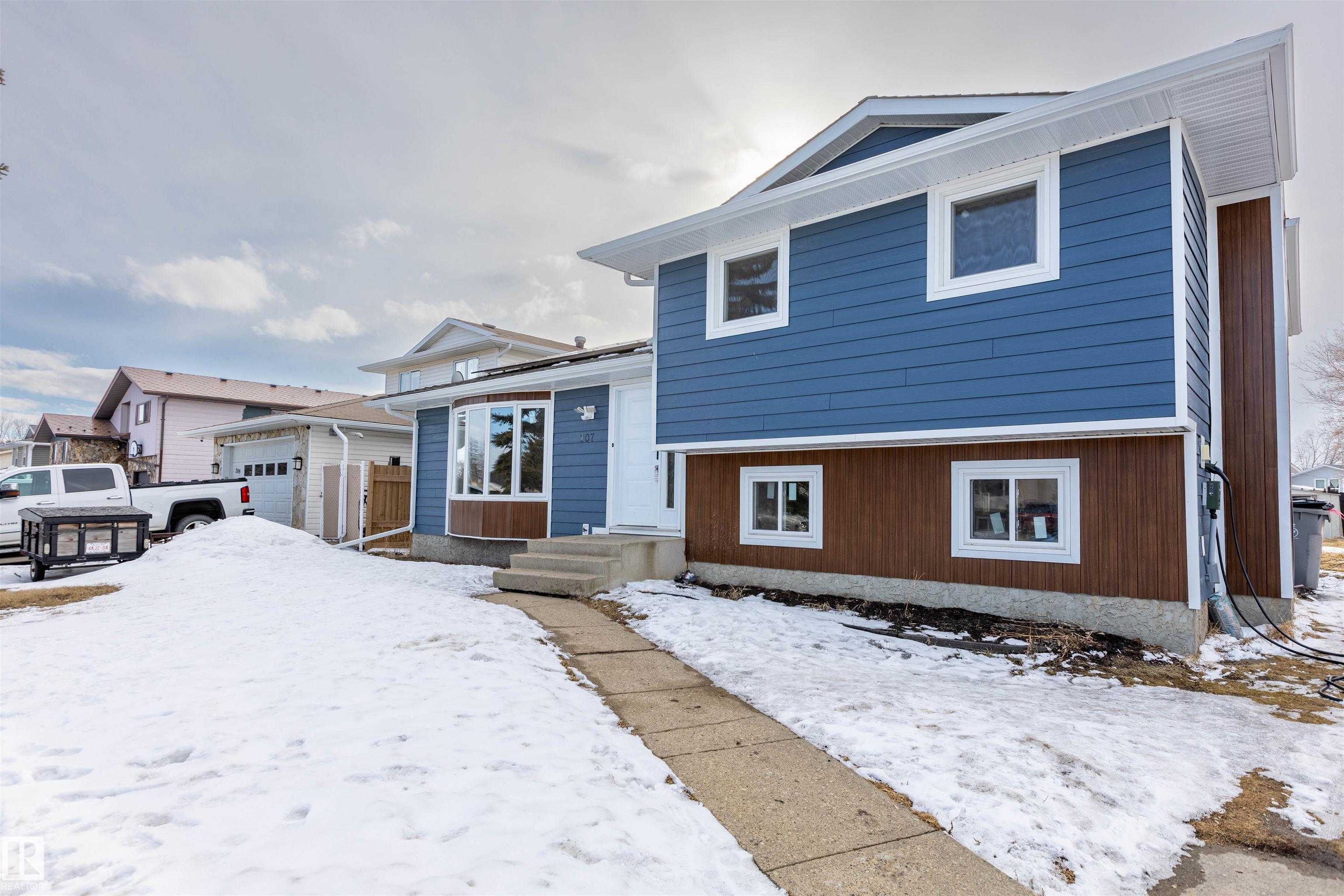 Third View of 207 GRANDIN Drive, Morinville, Morinville, Alberta, T8R 1H5