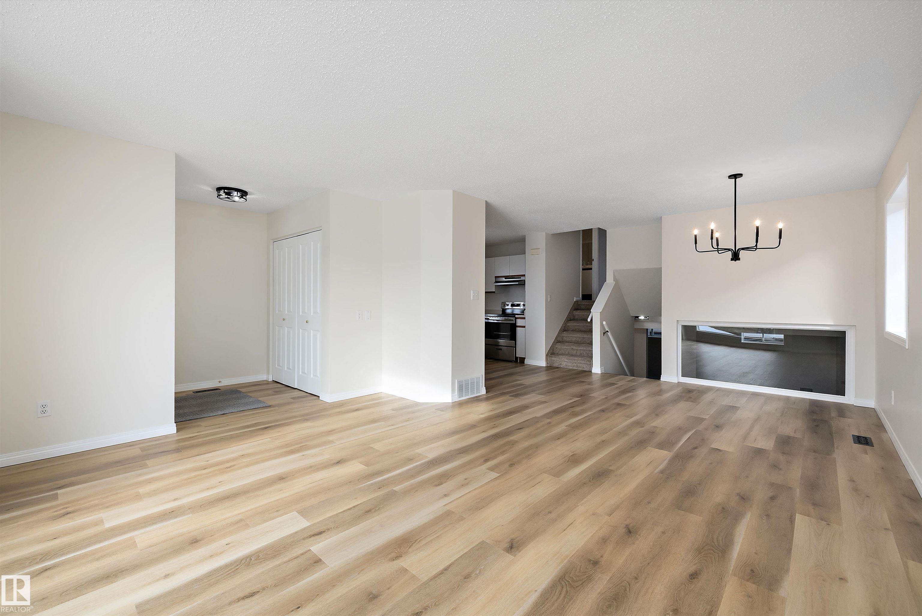 Fifth View of 5914 162A Avenue, Hollick-Kenyon, Edmonton, Alberta, T5Y 2W2