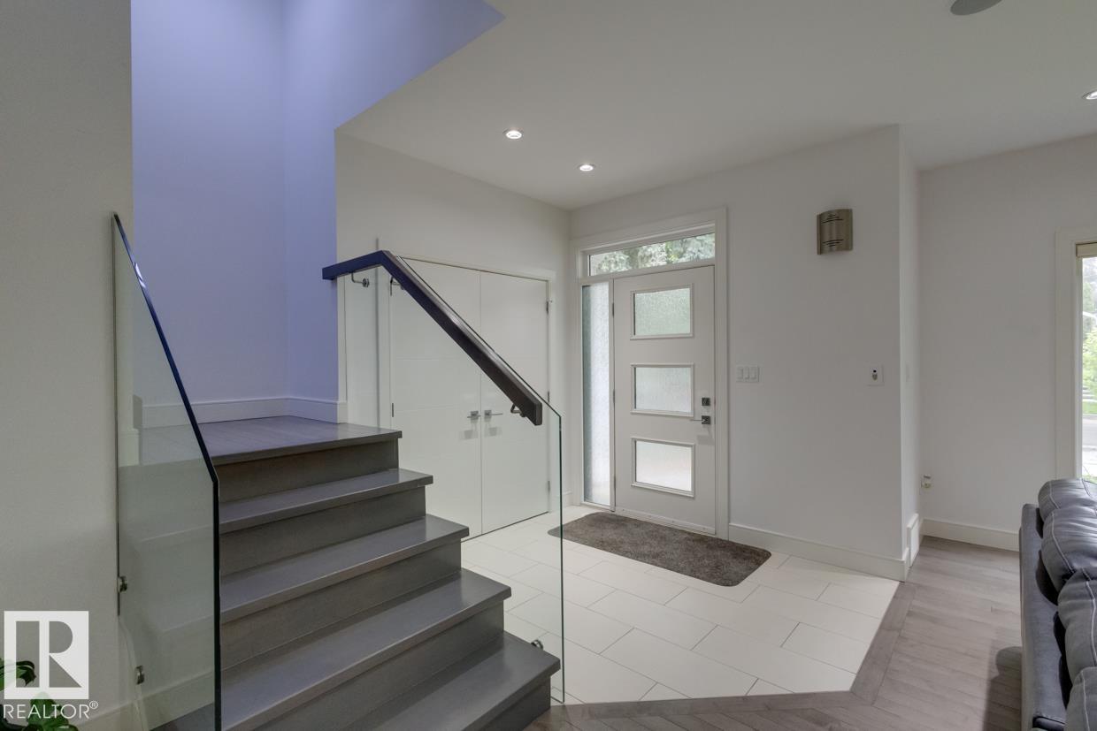 Fifth View of 11045 85 Avenue, Garneau, Edmonton, Alberta, T6G 0W5