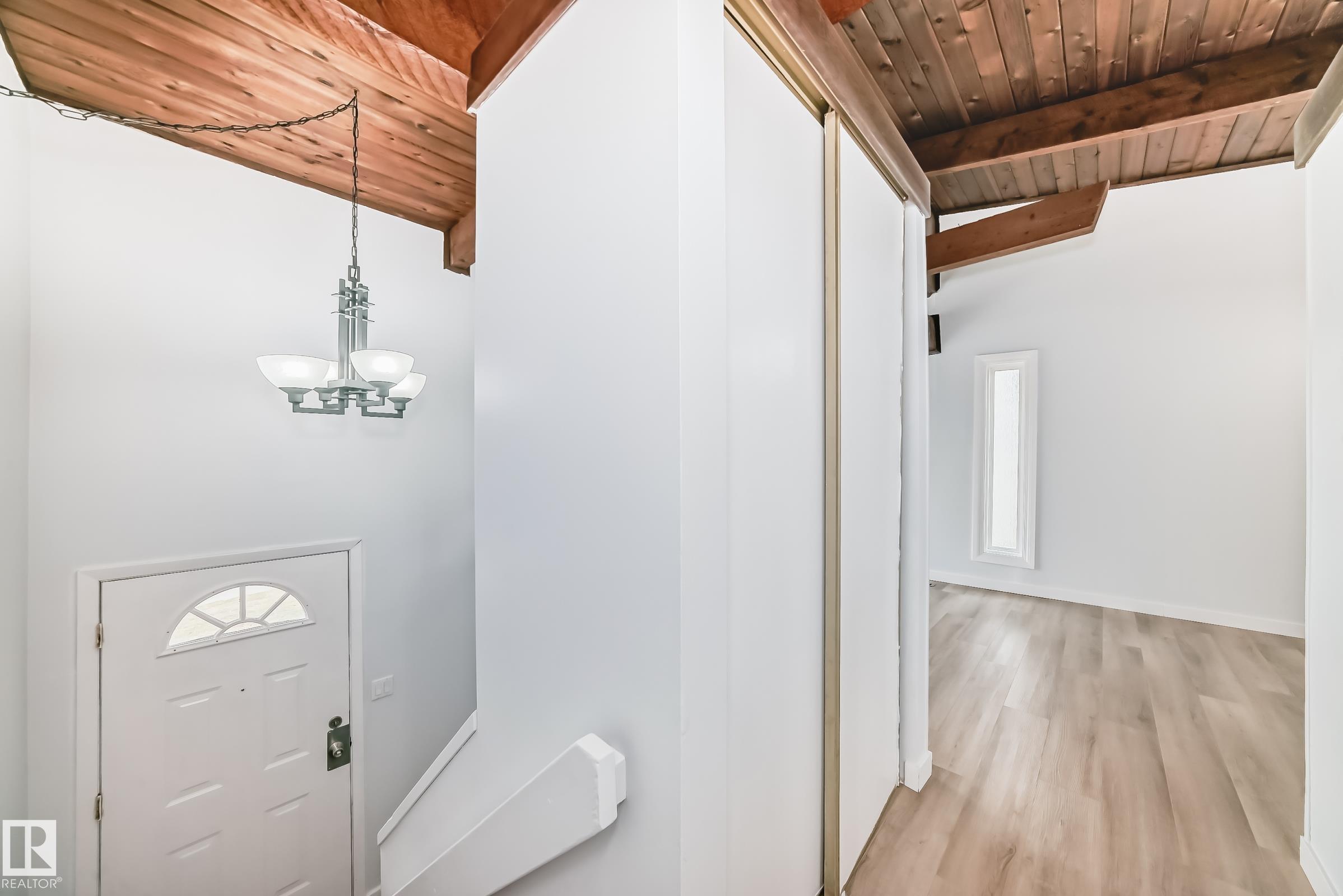 Fourth View of 8 NORTHWOODS Village, Caernarvon, Edmonton, Alberta, T5X 1T2