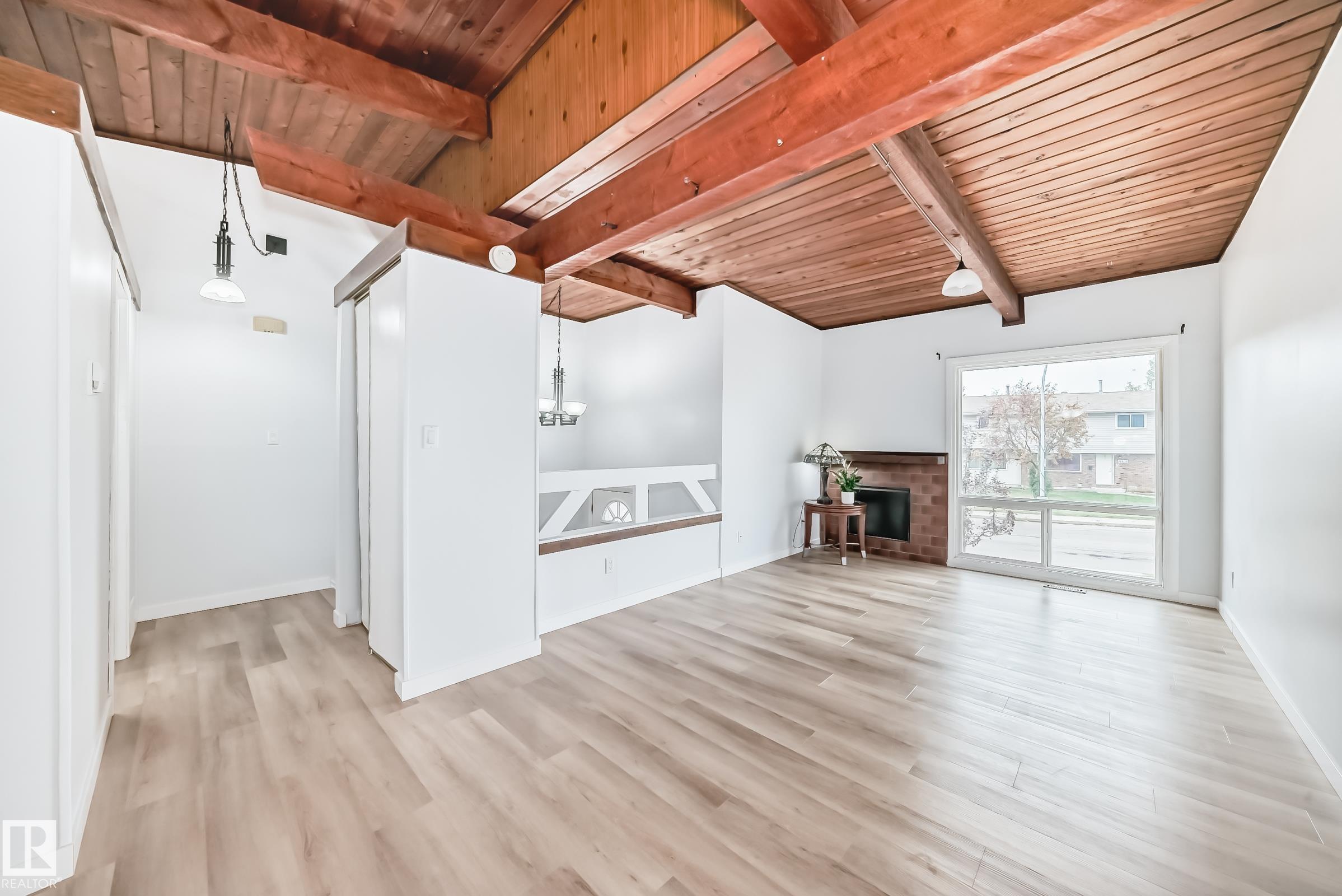 Fifth View of 8 NORTHWOODS Village, Caernarvon, Edmonton, Alberta, T5X 1T2