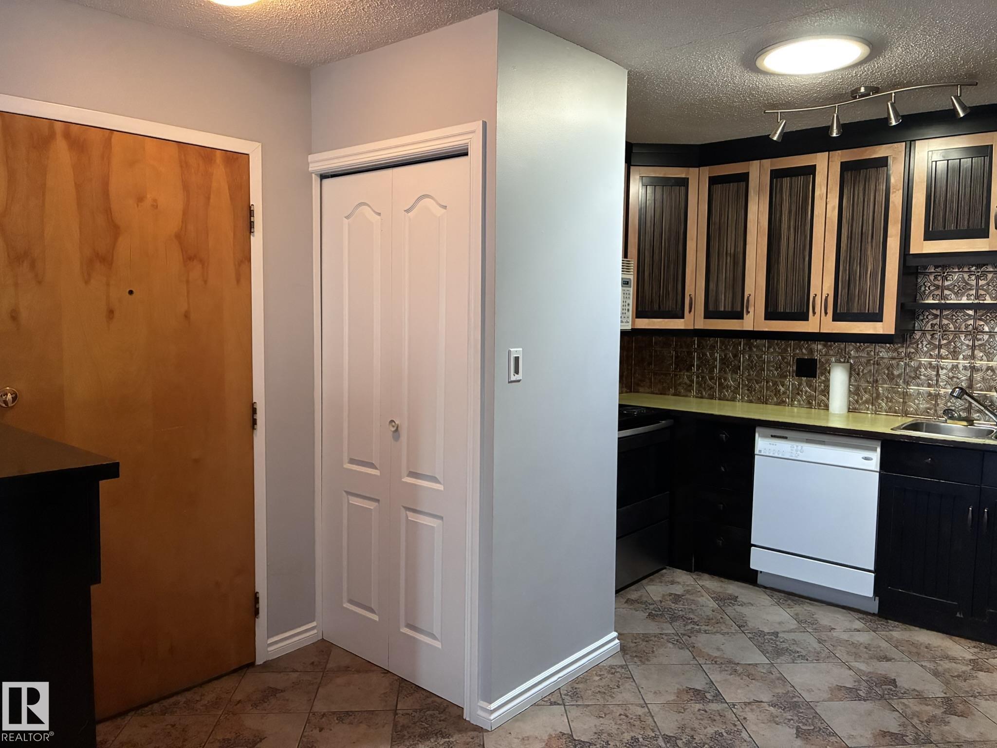 Third View of 17 10721 116 Street, Queen Mary Park, Edmonton, Alberta, T5H 3M3