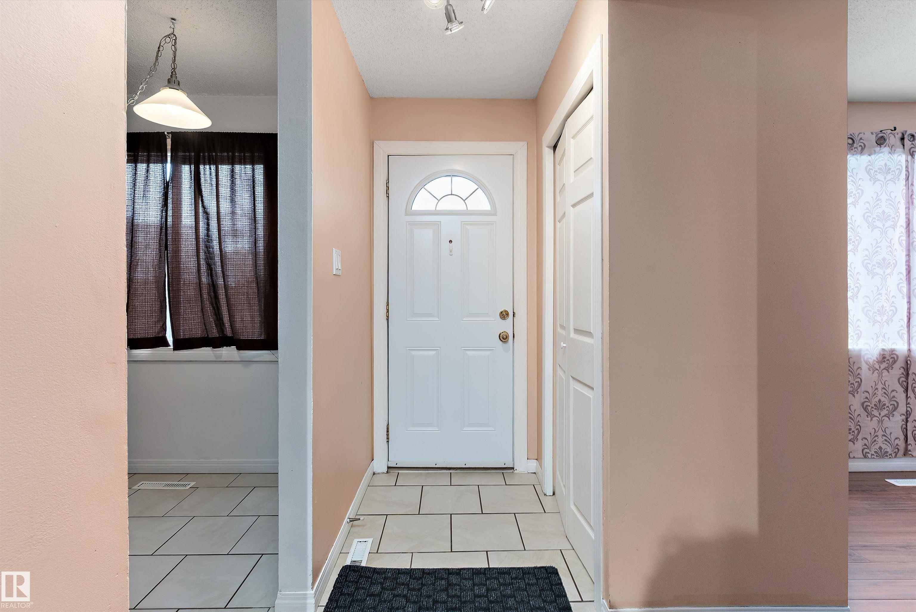 Fourth View of 196 ROSELAND Village, Northmount (Edmonton), Edmonton, Alberta, T5E 5R6