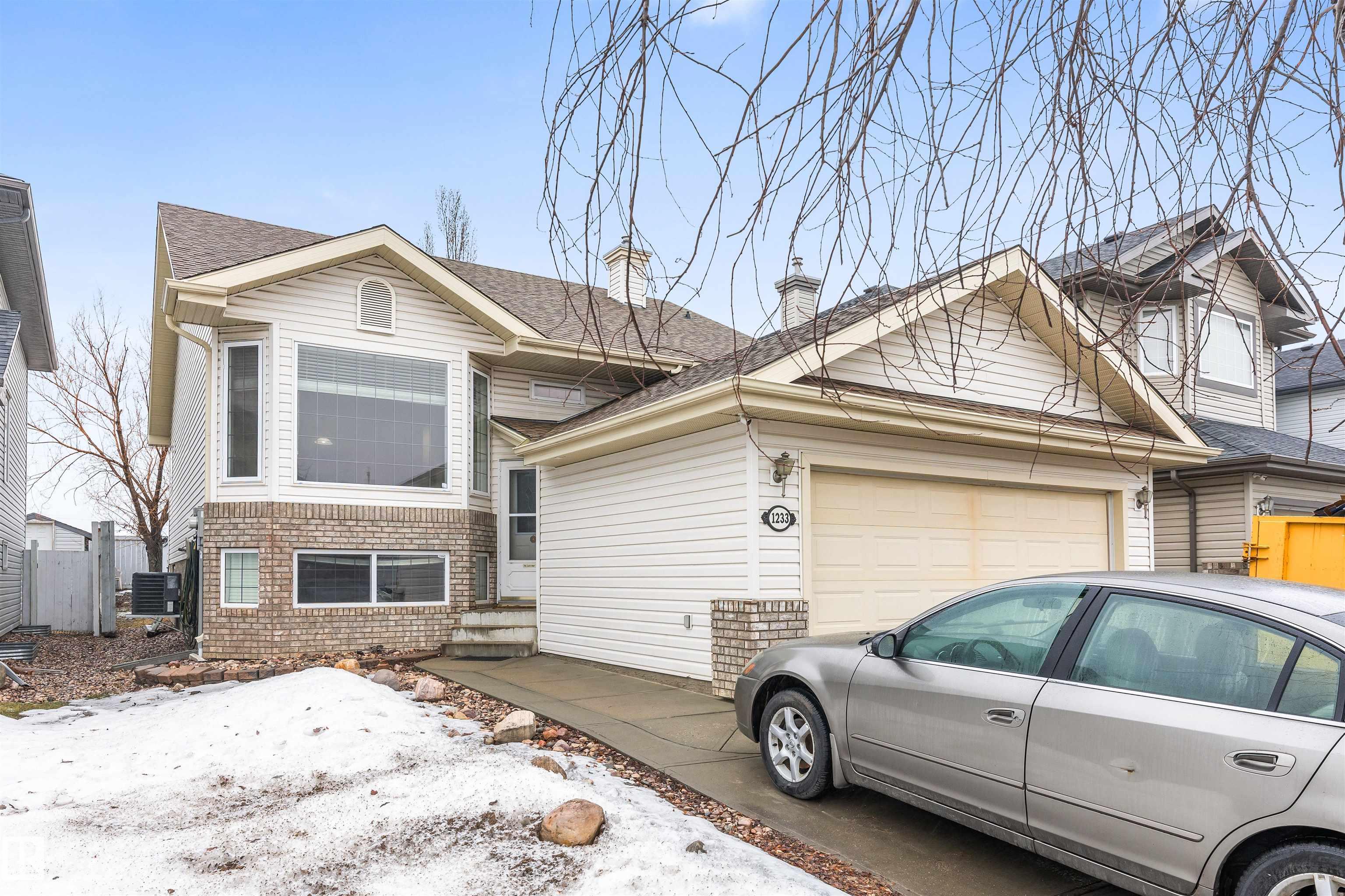 1233 ORMSBY Lane, E4479393, Alberta,