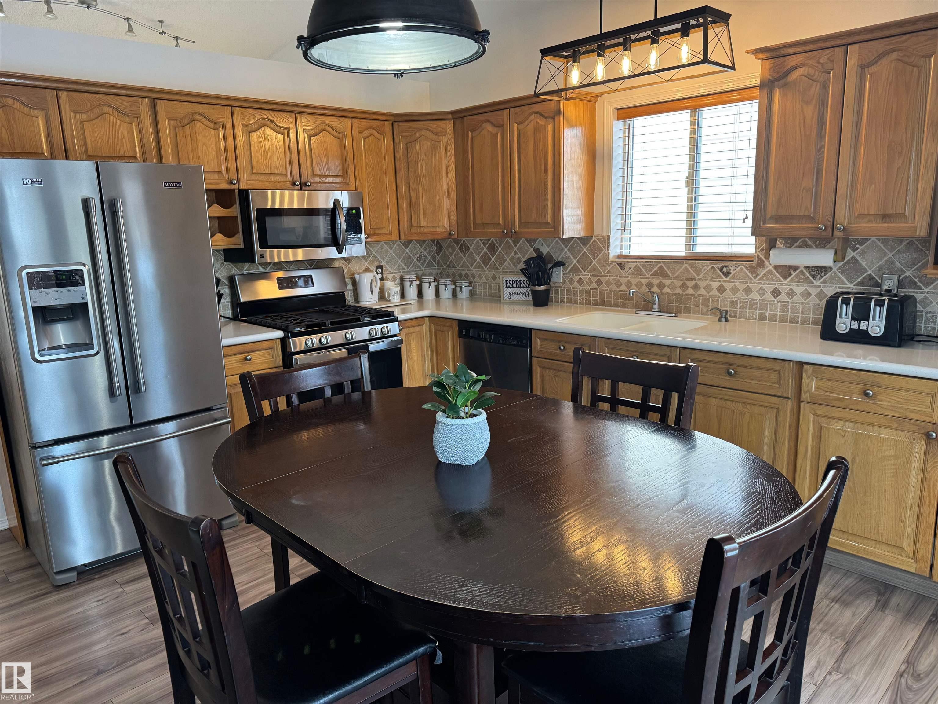 Fifth View of 212 REGENCY Drive, Regency Park (Sherwood Park), Sherwood Park, Alberta, T8A 5P6