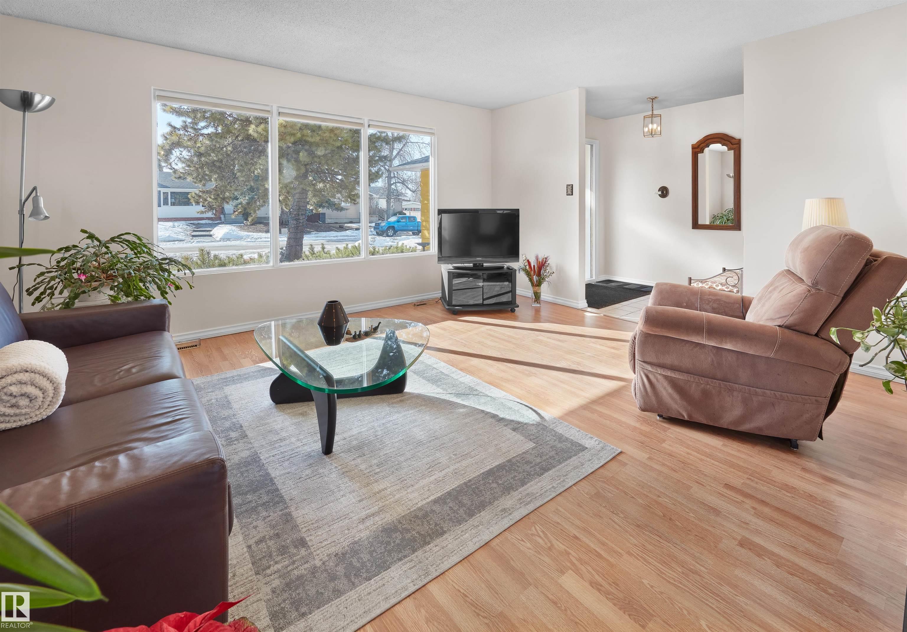 Fourth View of 10928 36A Avenue, Duggan, Edmonton, Alberta, T6J 0E4