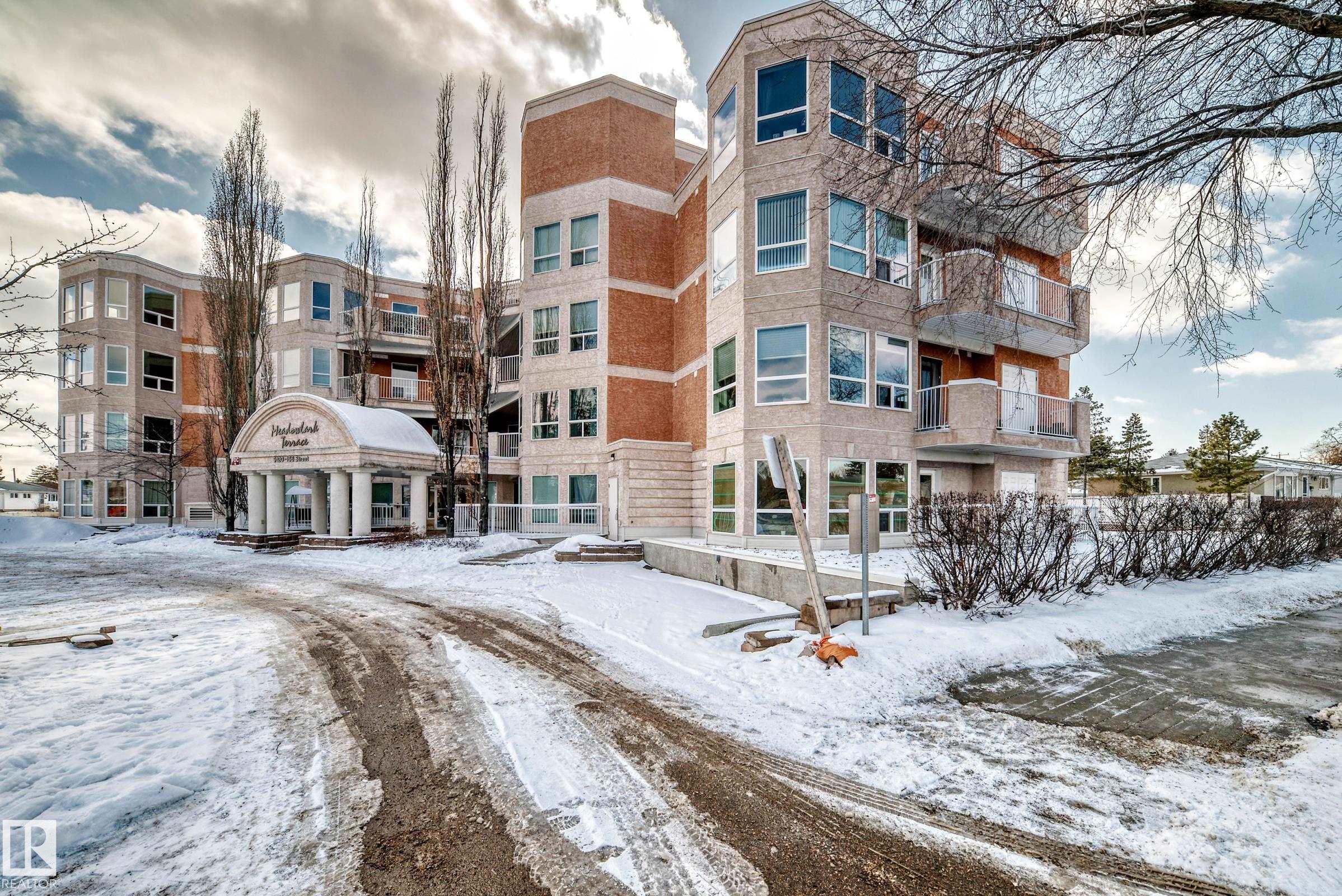 Third View of 306 9120 156 Street, Meadowlark Park (Edmonton), Edmonton, Alberta, T5R 1Y8