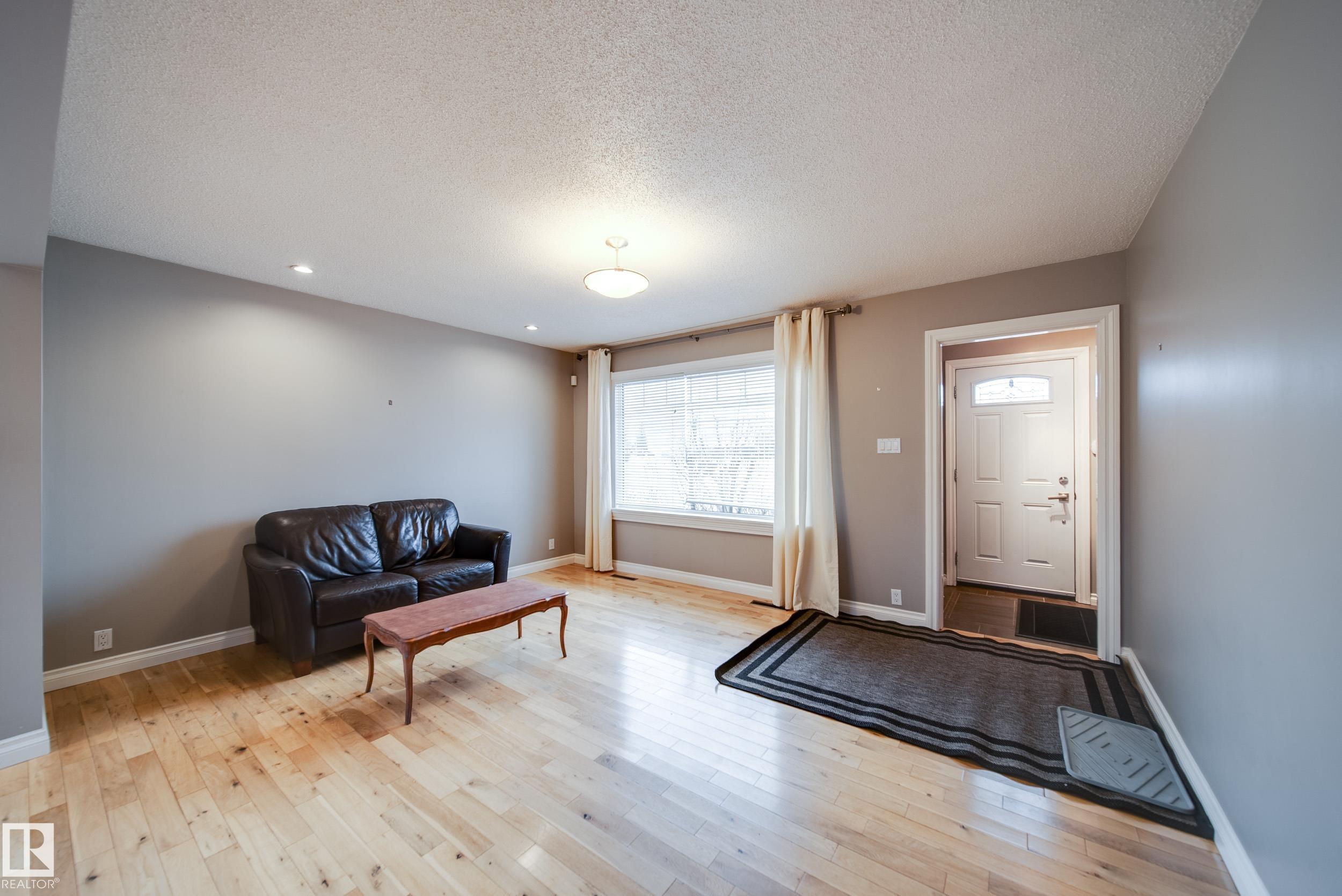 Second View of 6052 105B Street, Pleasantview (Edmonton), Edmonton, Alberta, T6H 2S5