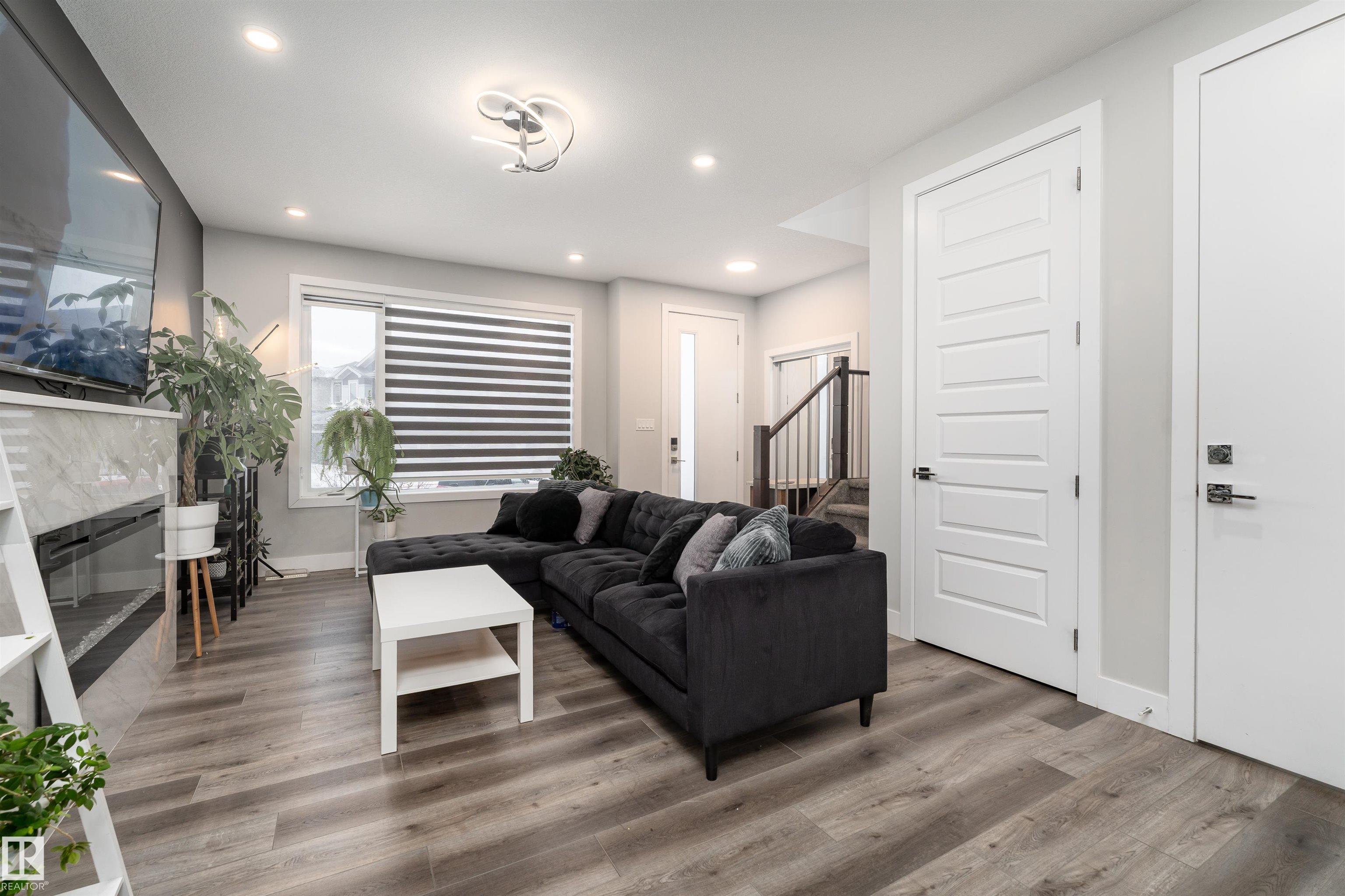 Fourth View of 9338 PEAR Link, The Orchards At Ellerslie, Edmonton, Alberta, T6X 2V9