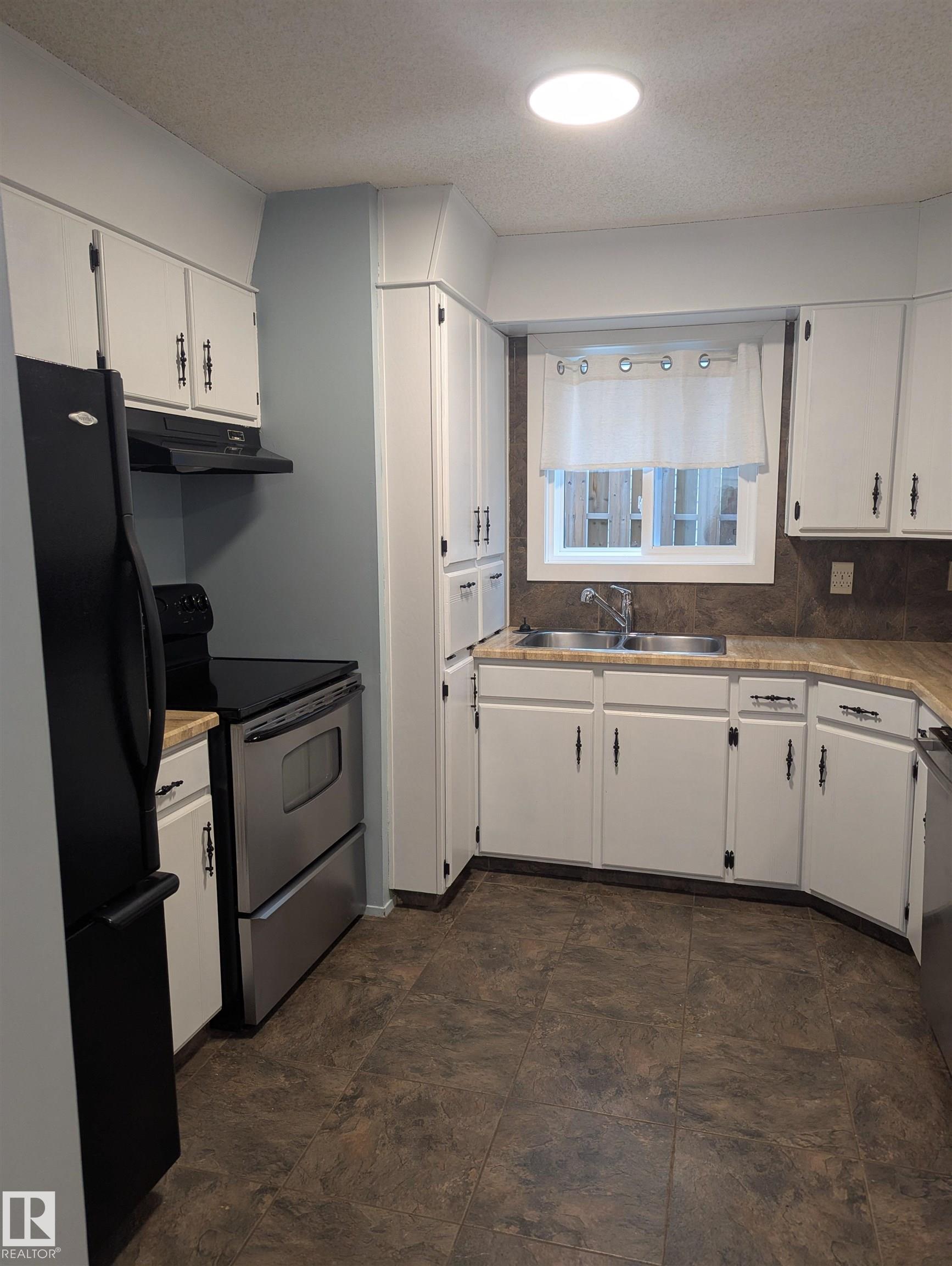 Fourth View of 2 9140 149 Street, Jasper Park, Edmonton, Alberta, T5R 1C2