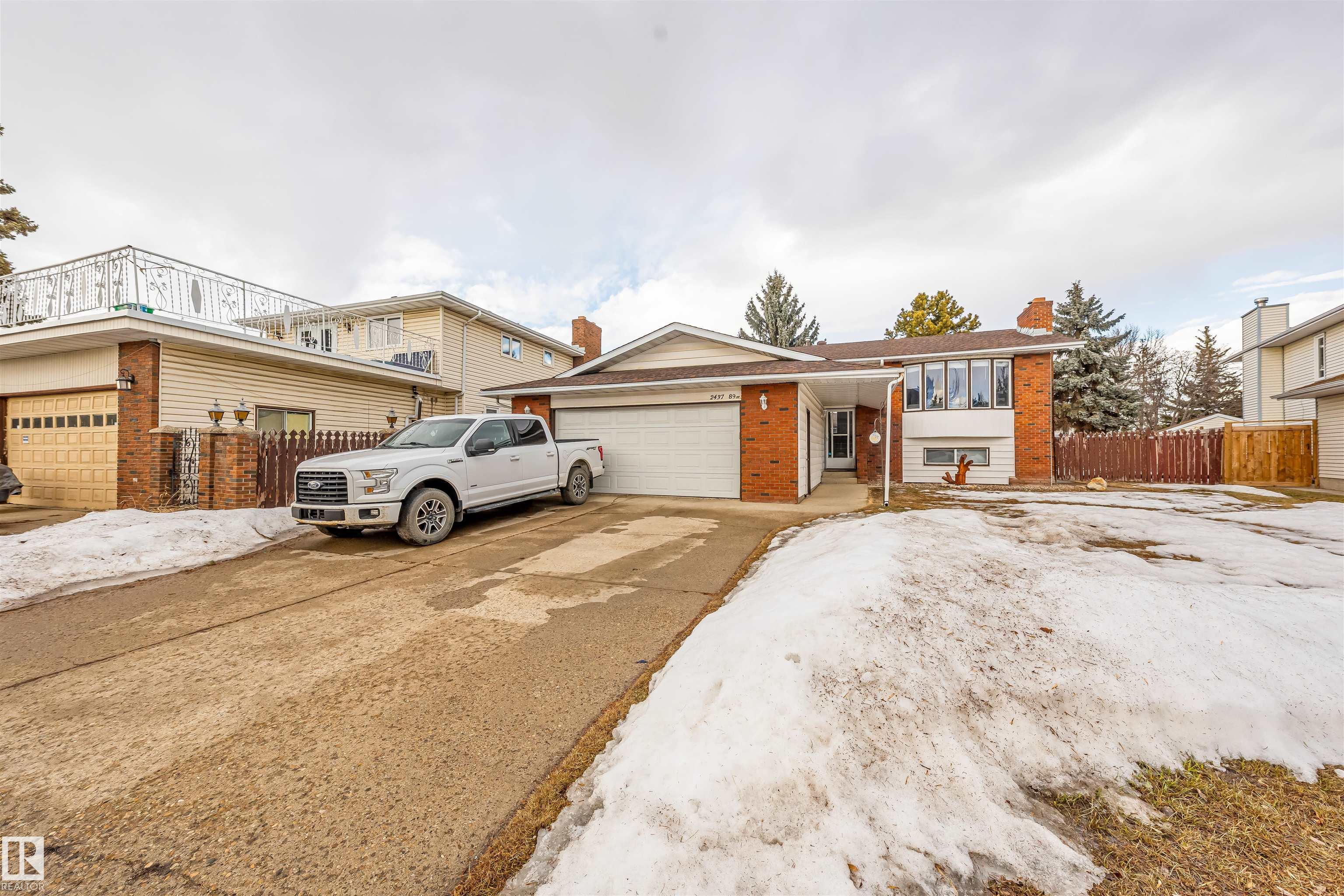 Second View of 2437 89 Street, Meyonohk, Edmonton, Alberta, T6K 2Y8