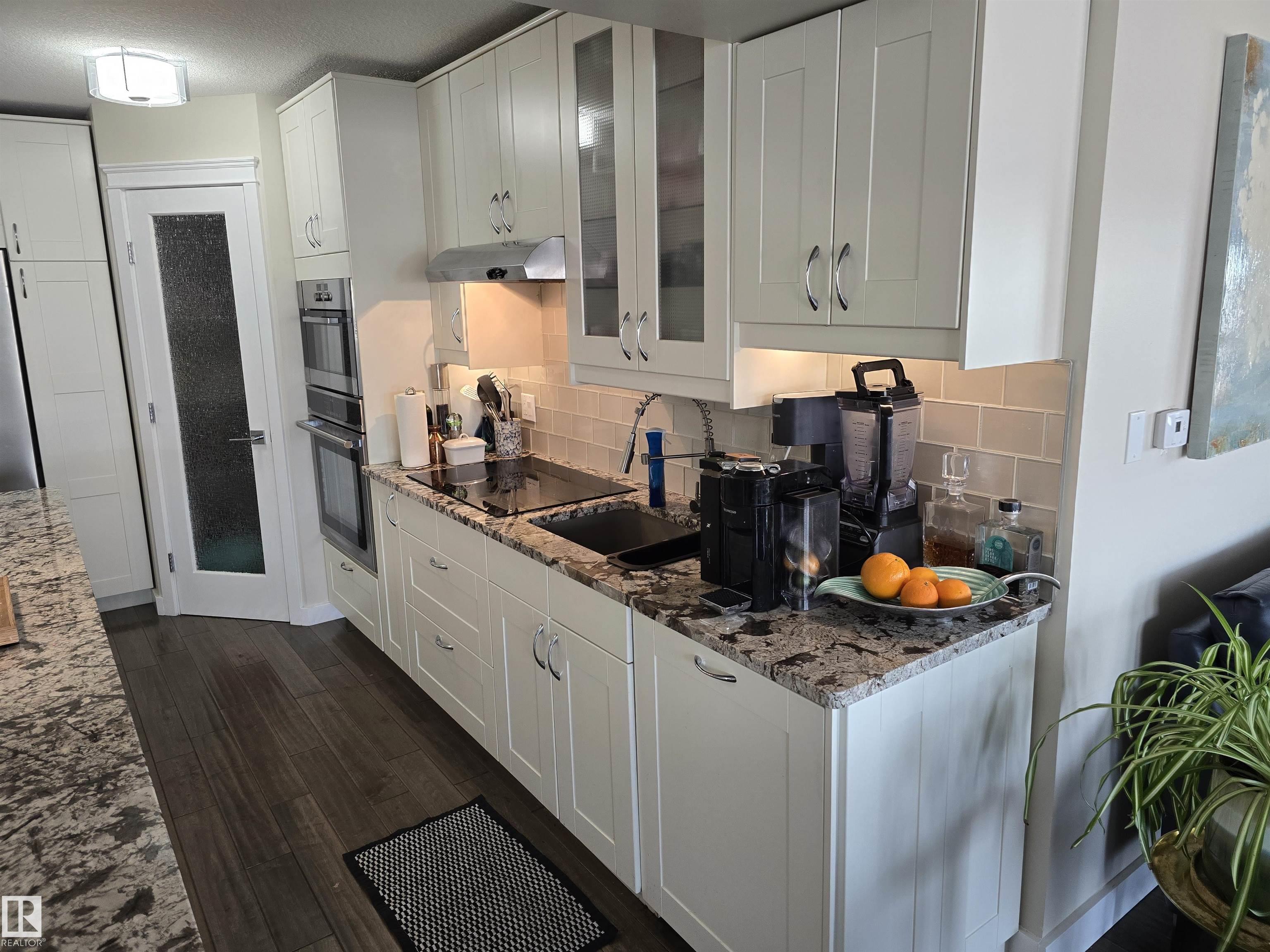 Fourth View of 404 10311 111 Street, Downtown (Edmonton), Edmonton, Alberta, T5K 2Y8