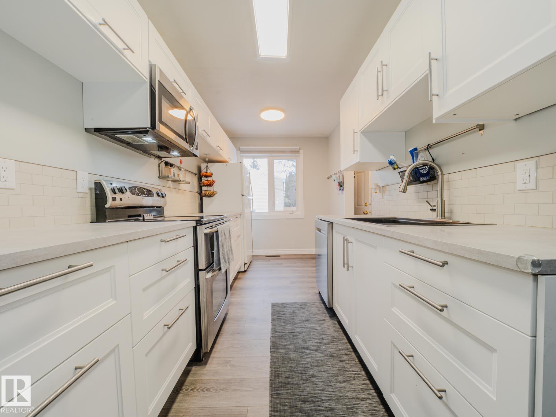 Second View of 21F CALLINGWOOD Court, Callingwood North, Edmonton, Alberta, T5T 0H5