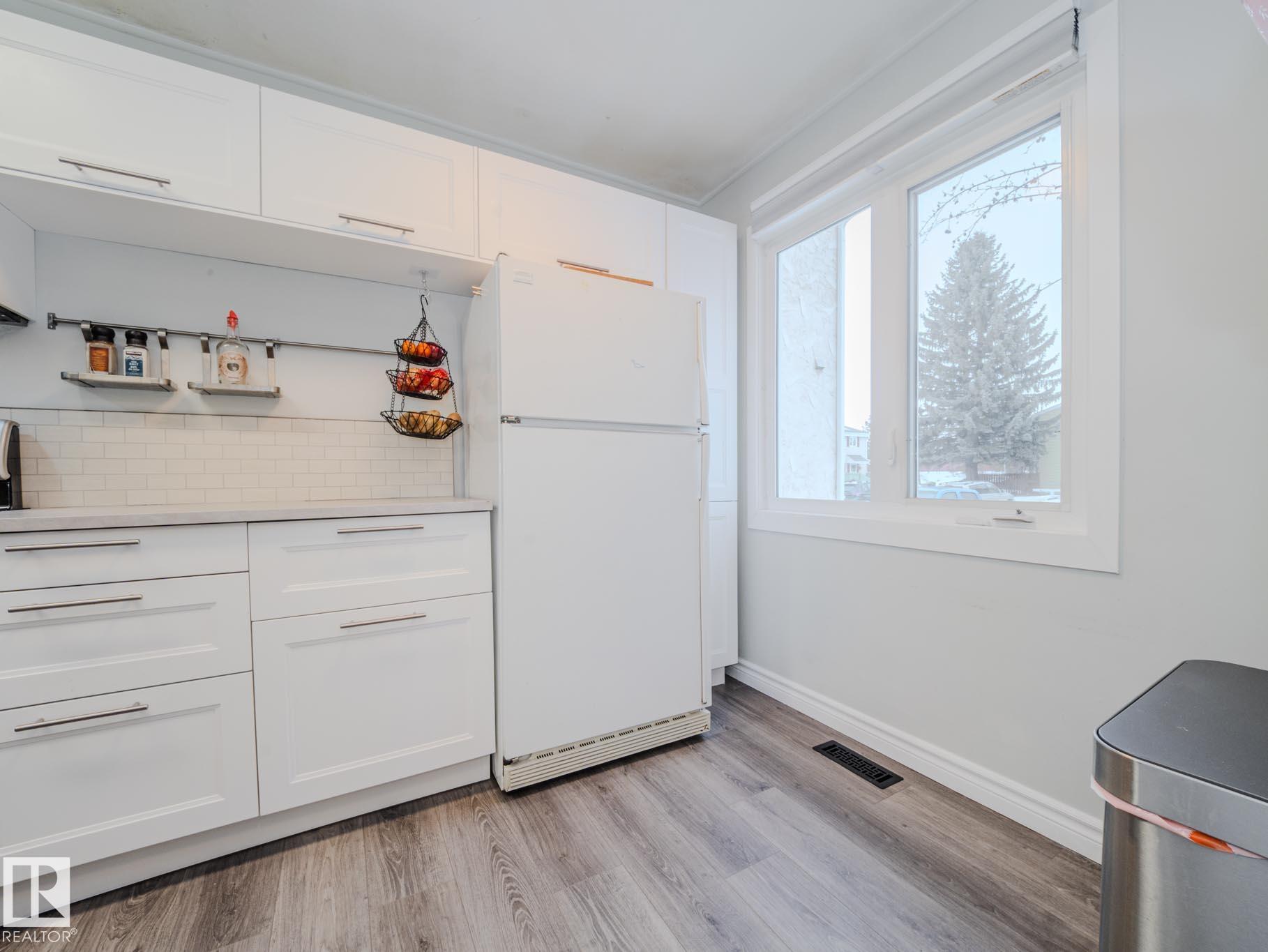 Fifth View of 21F CALLINGWOOD Court, Callingwood North, Edmonton, Alberta, T5T 0H5