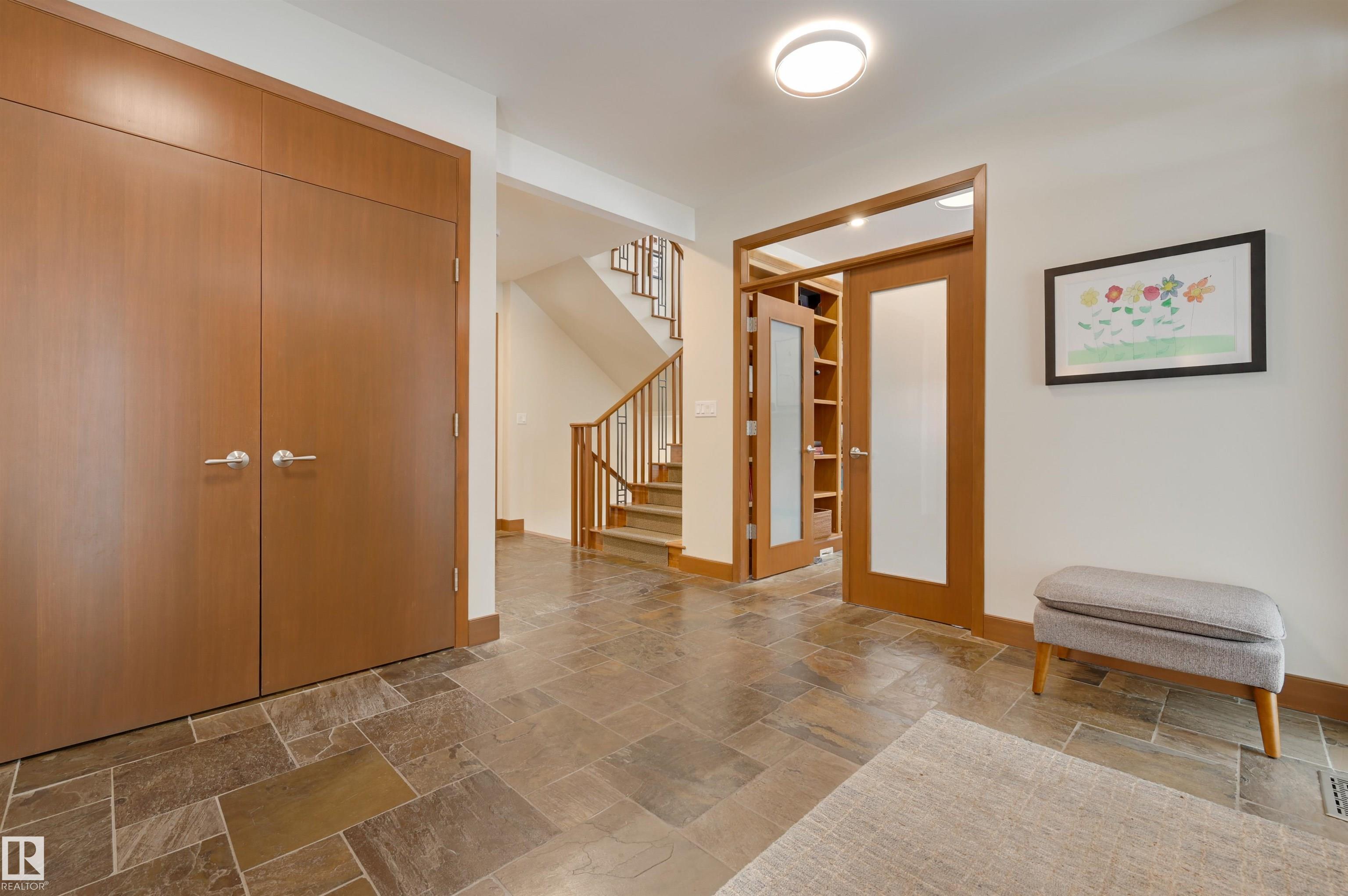 Fifth View of 9302 EDINBORO Road, Windsor Park (Edmonton), Edmonton, Alberta, T6G 2A1