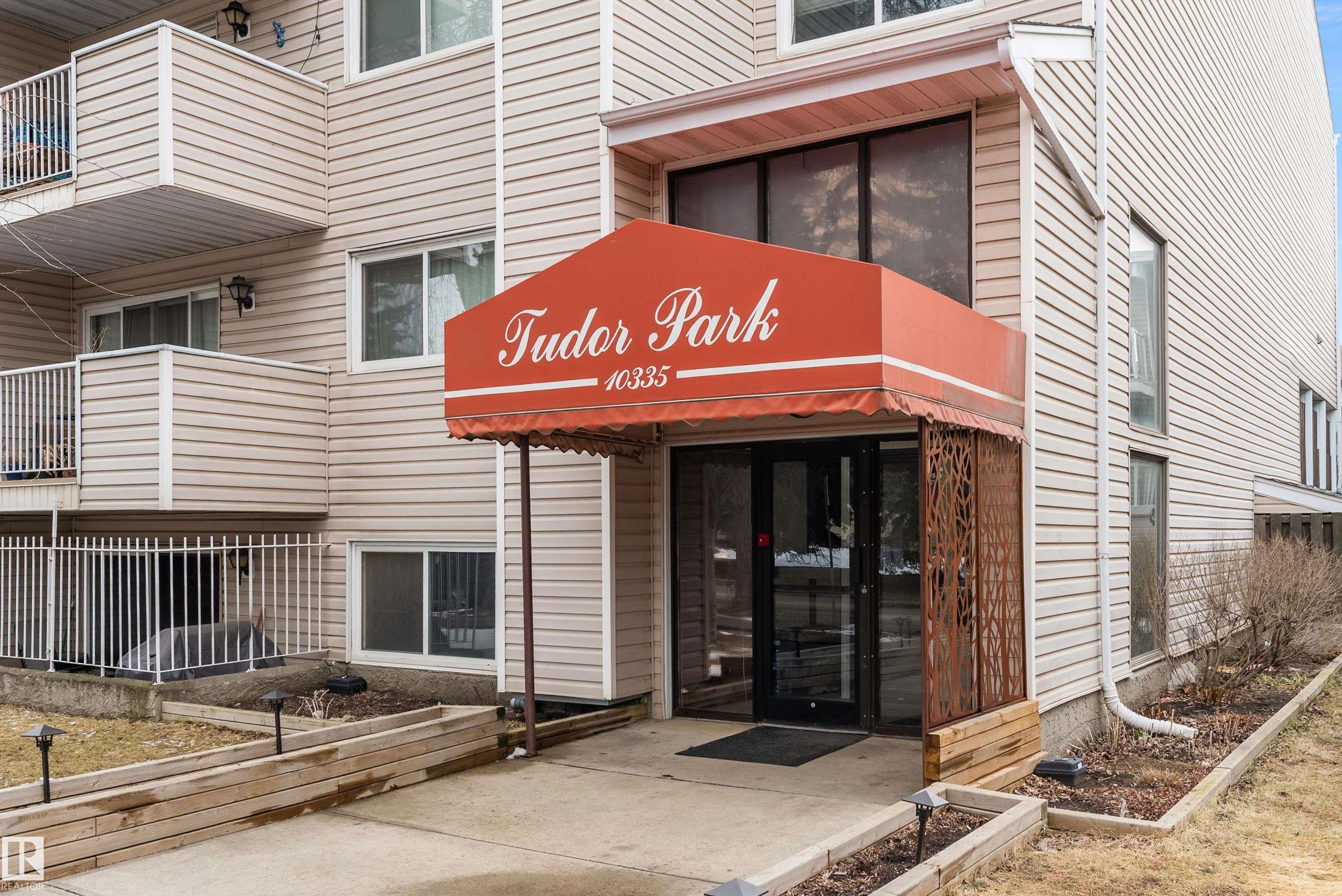 Third View of 401 10335 118 Street, Wîhkwêntôwin, Edmonton, Alberta, T5K 1Y6