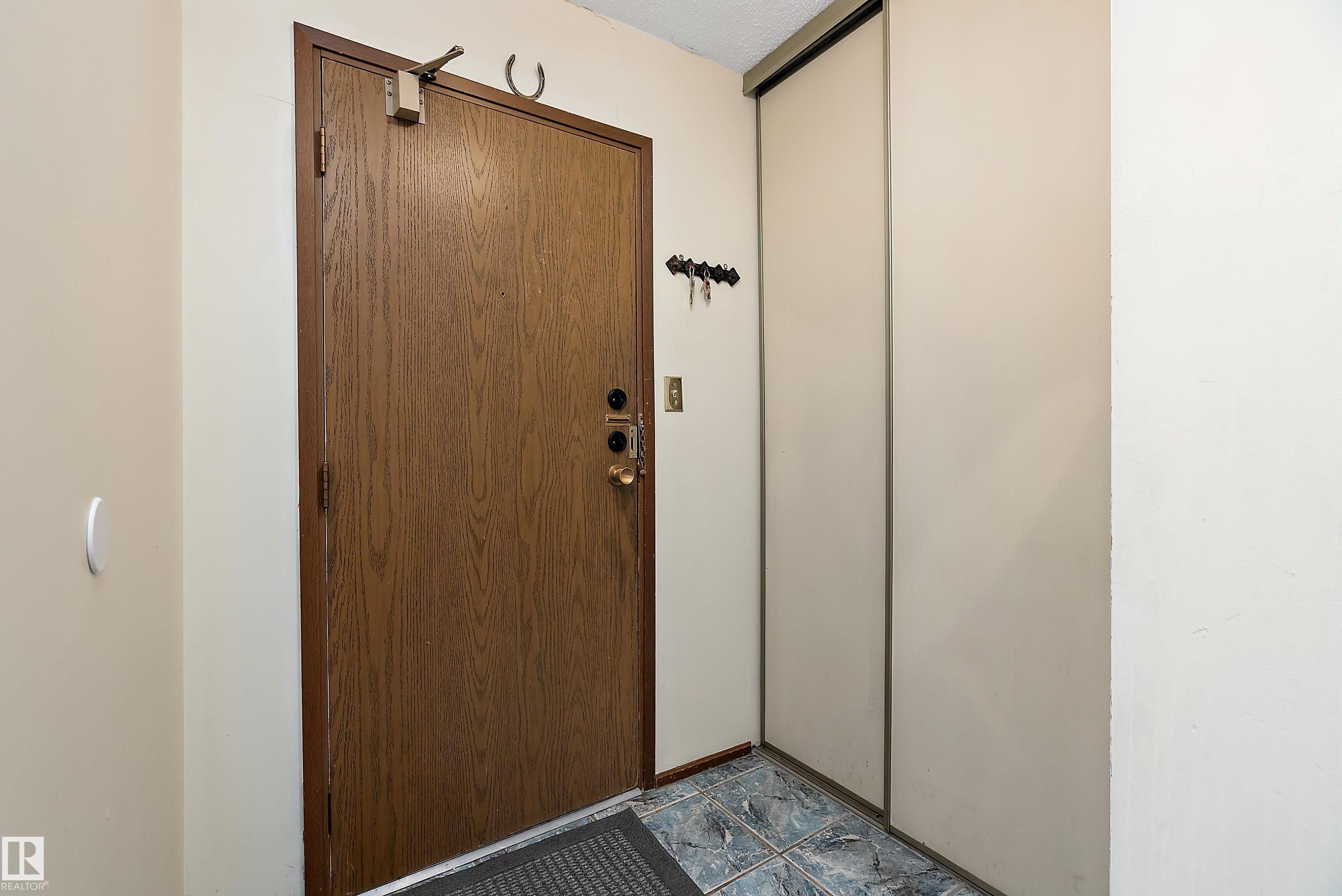 Fourth View of 401 10335 118 Street, Wîhkwêntôwin, Edmonton, Alberta, T5K 1Y6