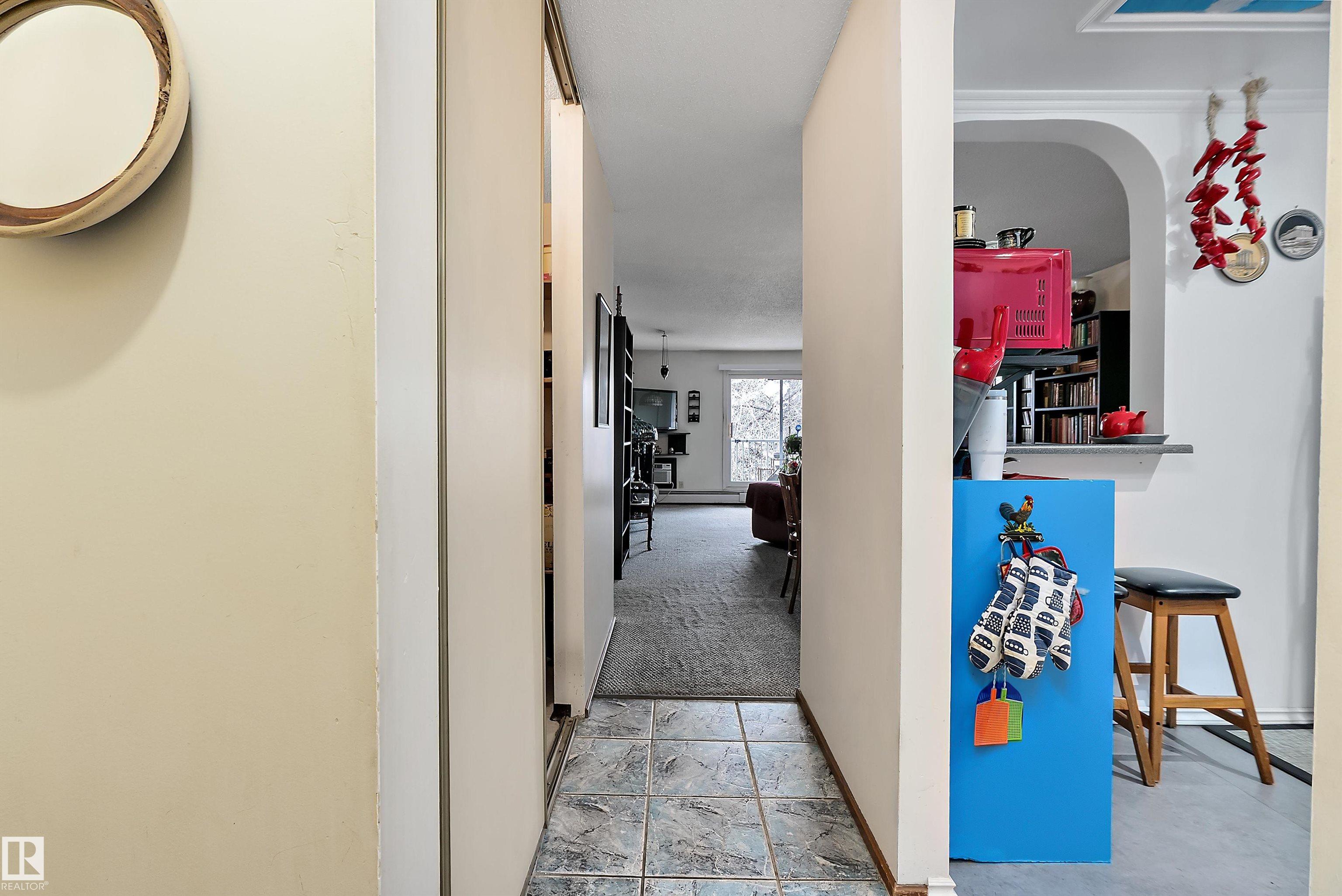 Fifth View of 401 10335 118 Street, Wîhkwêntôwin, Edmonton, Alberta, T5K 1Y6