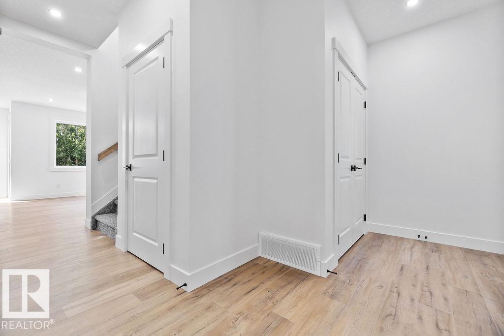 Fourth View of 207 39 Avenue, Maple Crest, Edmonton, Alberta, T6T 2K2