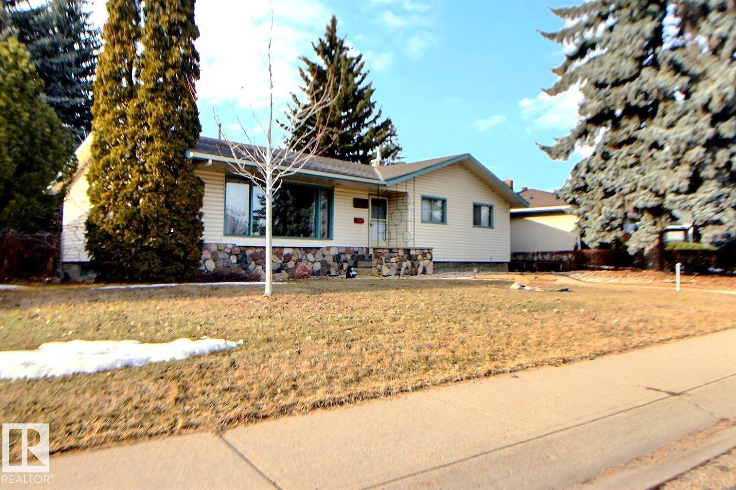 Second View of 243 LYNNWOOD Way, Lynnwood, Edmonton, Alberta, T5R 1B2