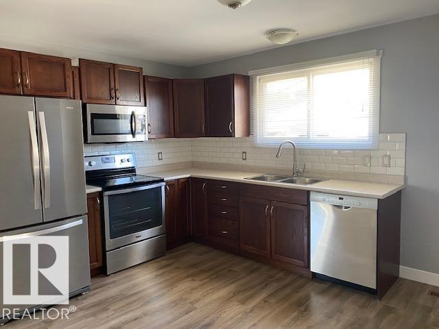 Main 4907 32 Avenue, E4481378, Alberta,