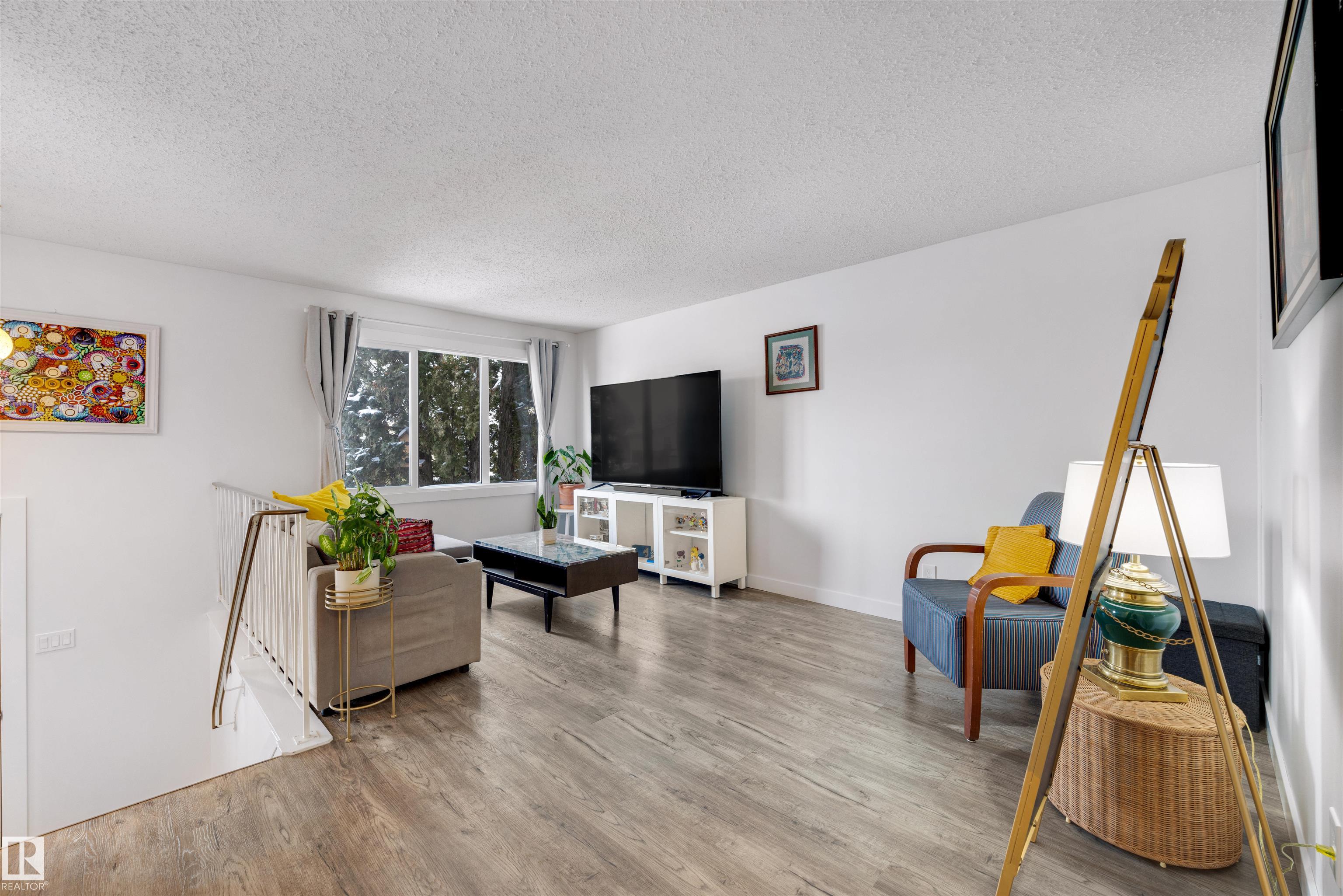 Second View of 107 WARWICK Road, Dunluce, Edmonton, Alberta, T5Z 4P7