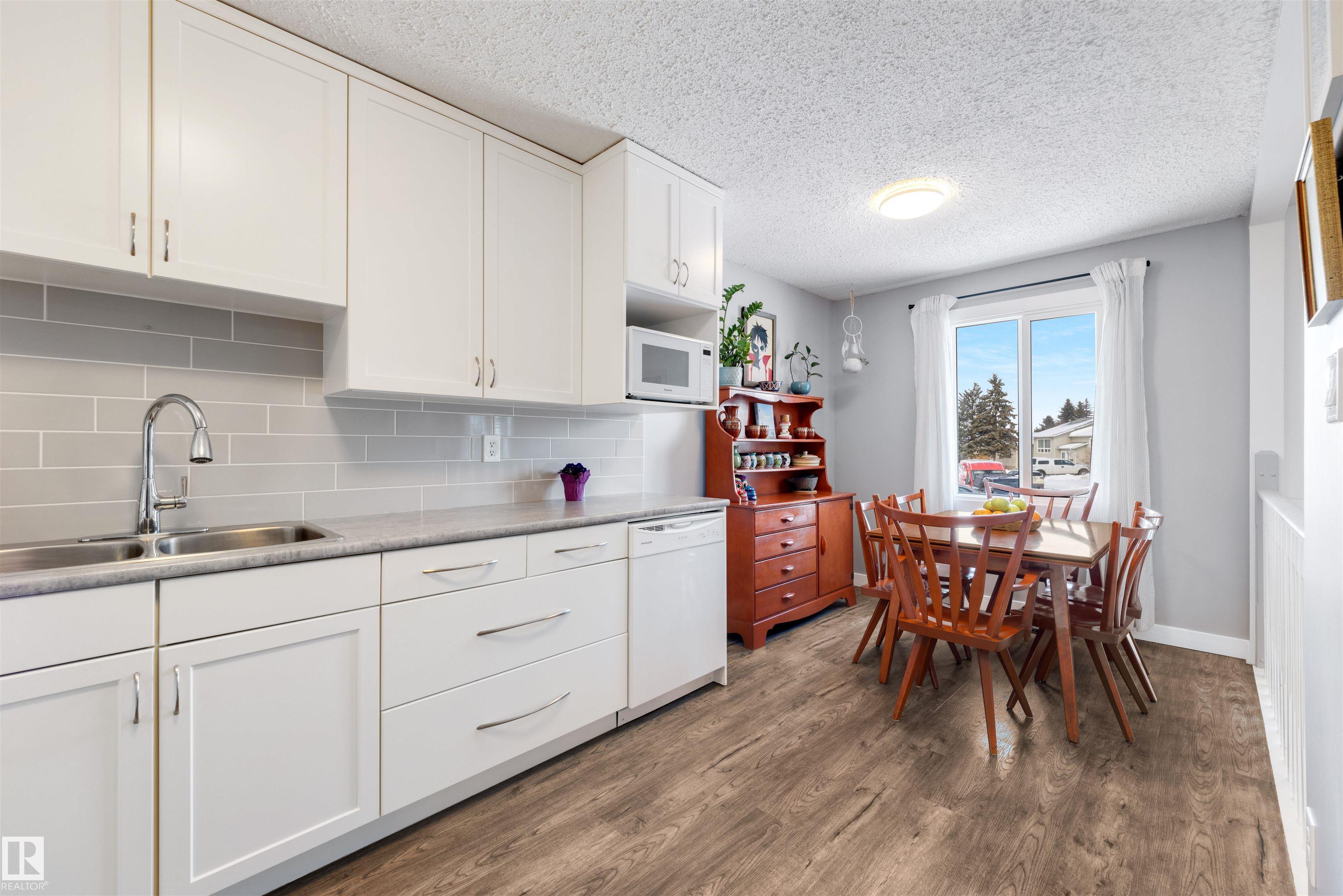 Fifth View of 107 WARWICK Road, Dunluce, Edmonton, Alberta, T5Z 4P7