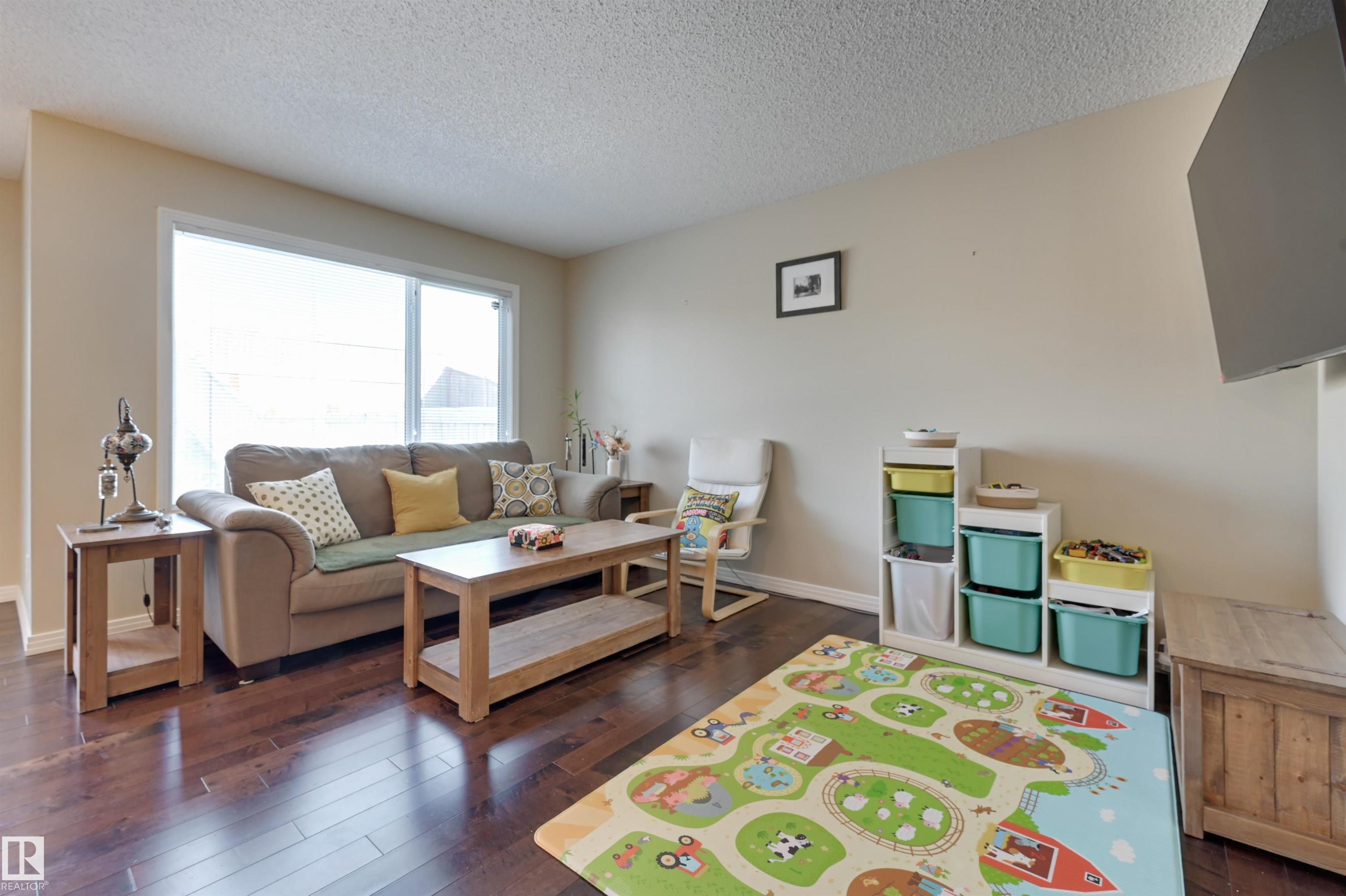 Third View of 1426 152 Avenue, Fraser, Edmonton, Alberta, T5Y 0Y7