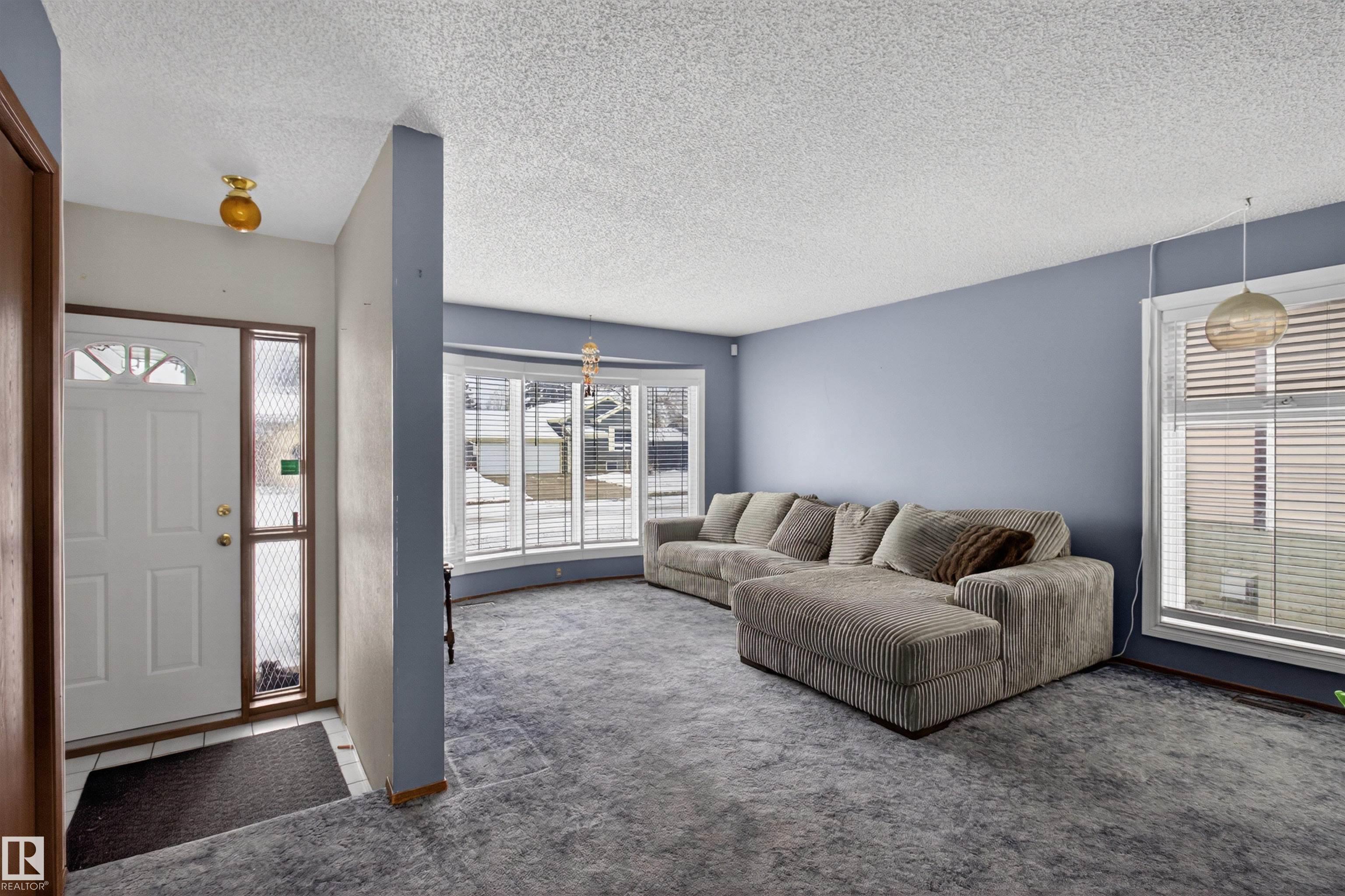 Third View of 19 HOWSON Crescent, Canon Ridge, Edmonton, Alberta, T5A 4T7