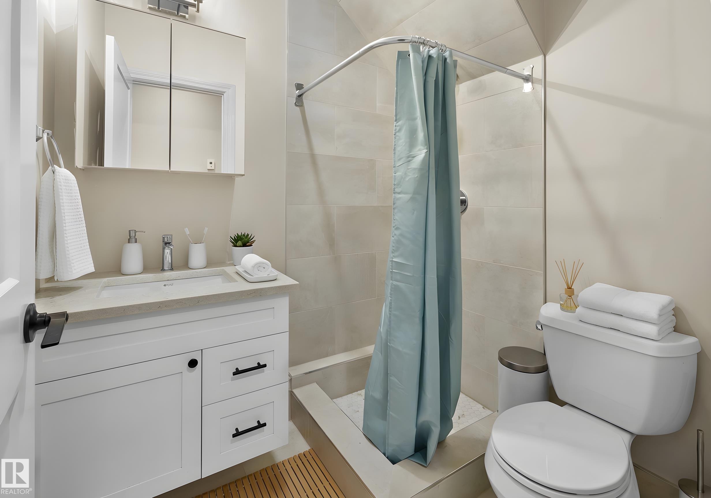 Fourth View of 11212 75 Avenue, McKernan, Edmonton, Alberta, T6G 0H3