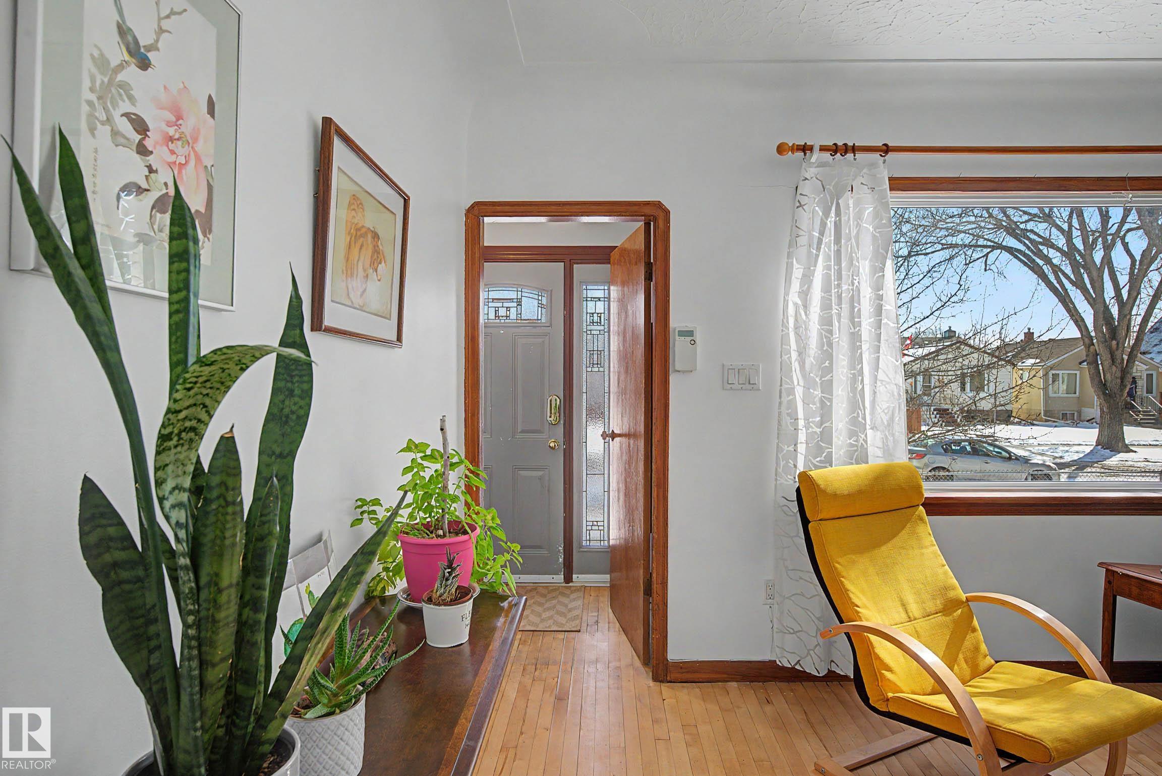 Fifth View of 12140 91 Street, Alberta Avenue, Edmonton, Alberta, T5B 4C1