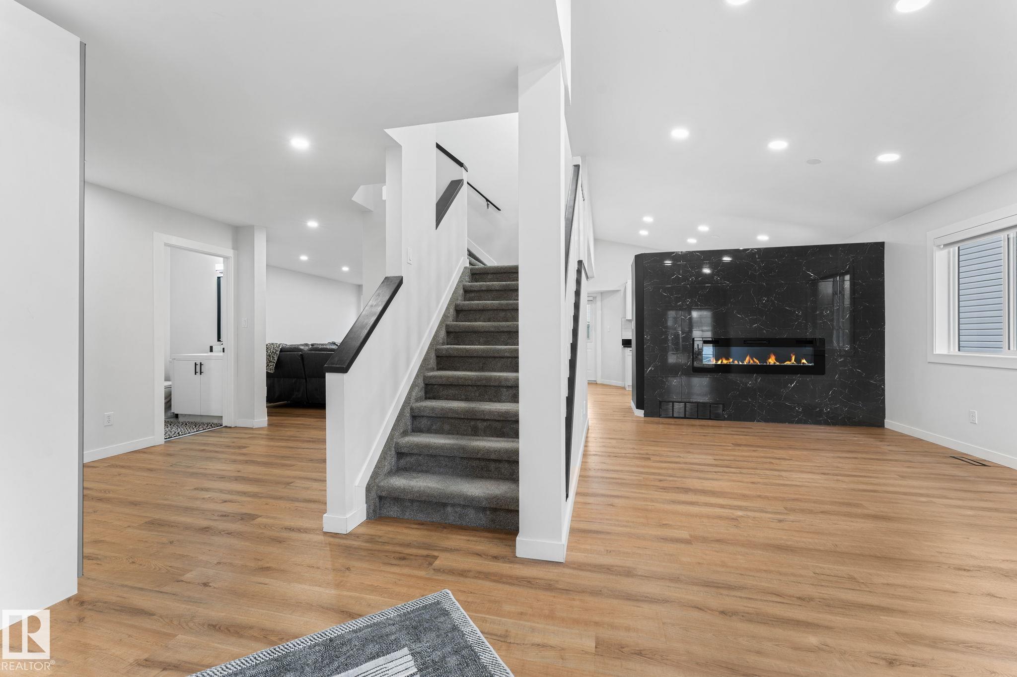 Fourth View of 362 BLACKBURN Drive, Blackburne, Edmonton, Alberta, T6W 1B8