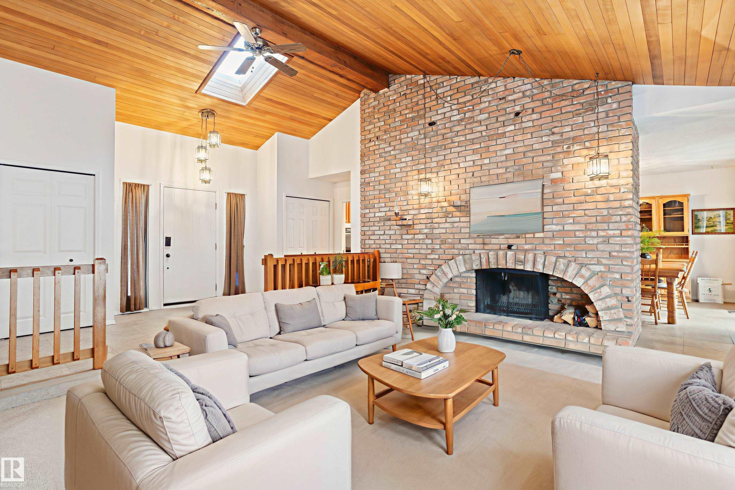 Second View of 258 GREENOCH Crescent, Greenview (Edmonton), Edmonton, Alberta, T6L 1B4